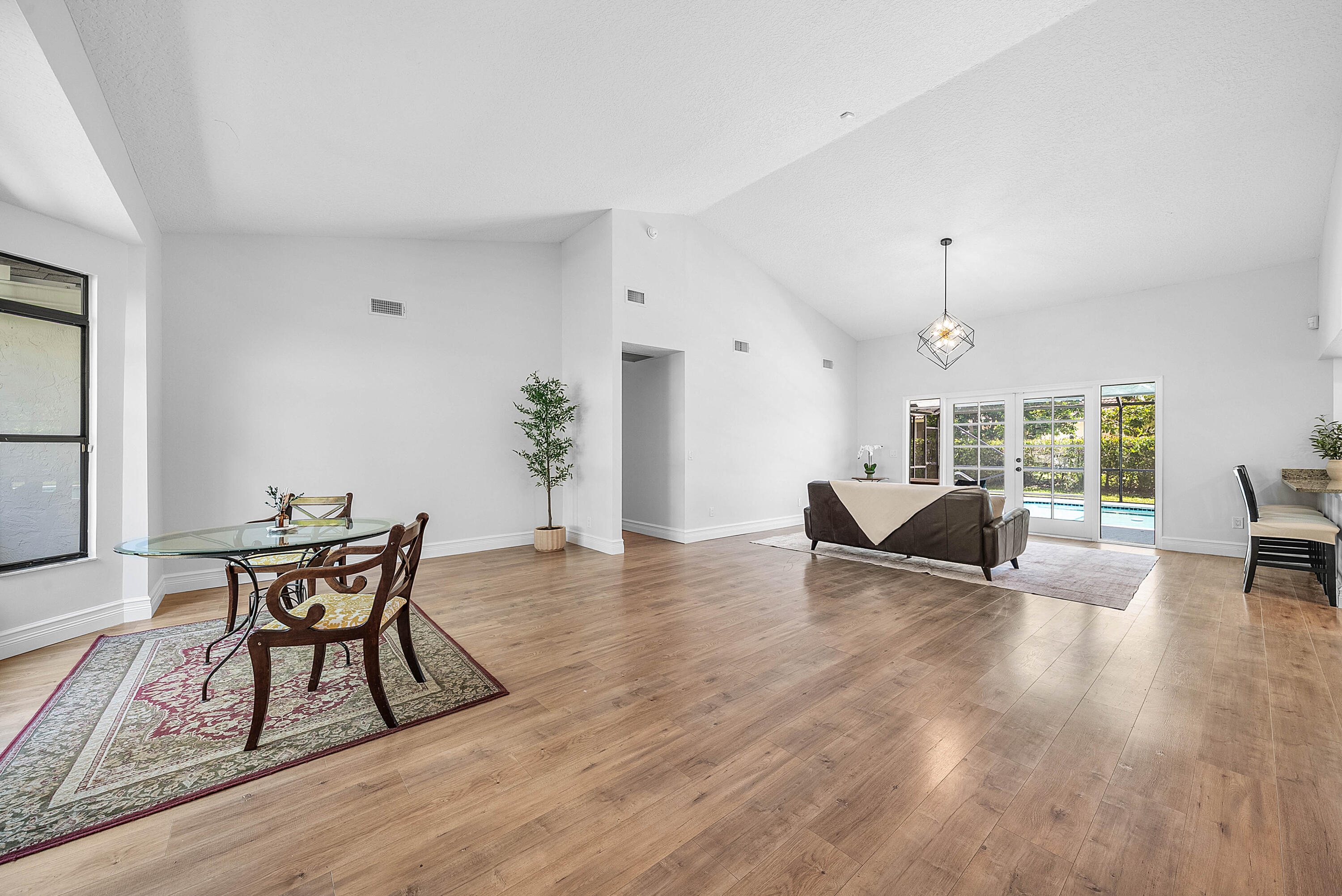 1506 WILTSHIRE VILLAGE Drive