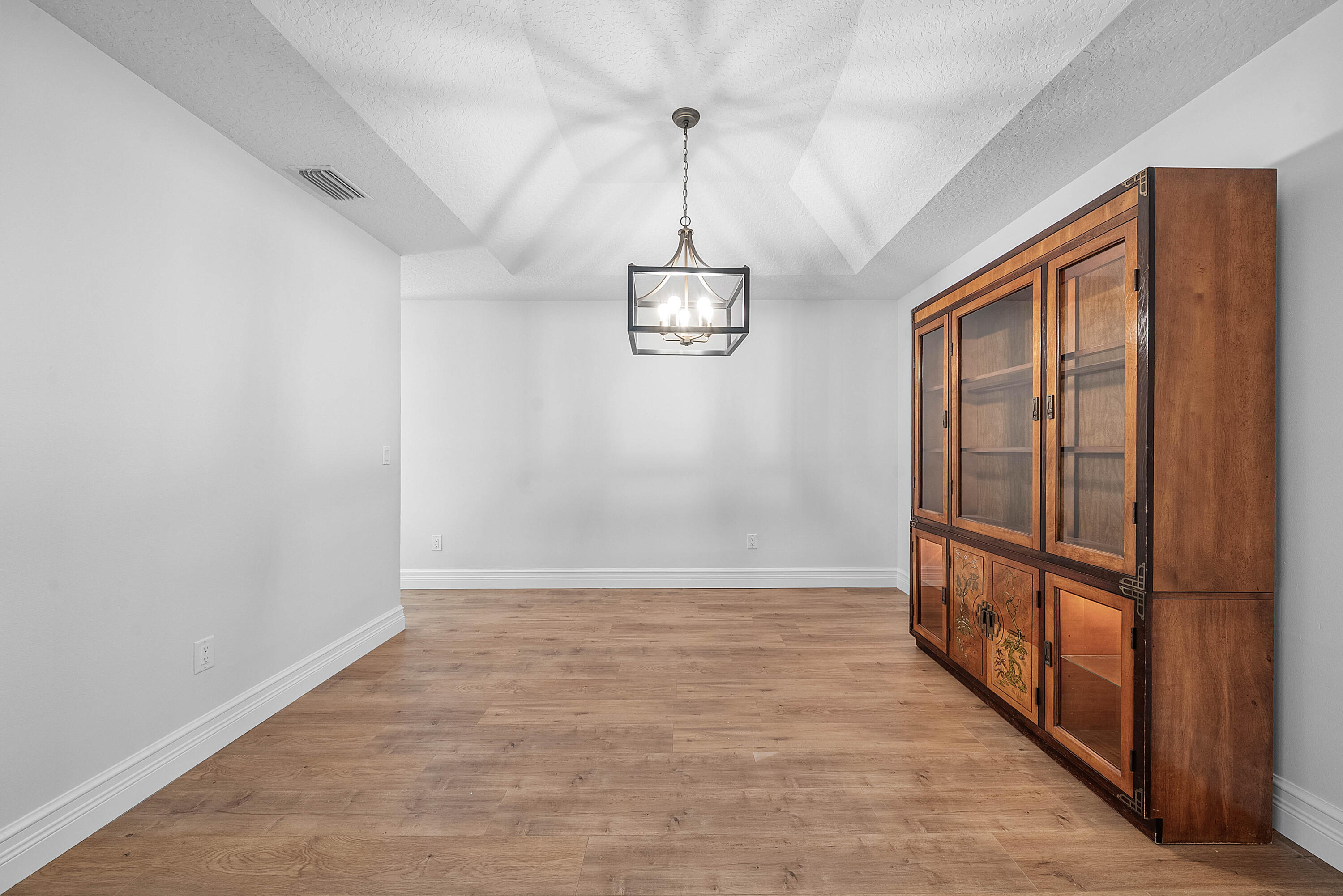 1506 WILTSHIRE VILLAGE Drive