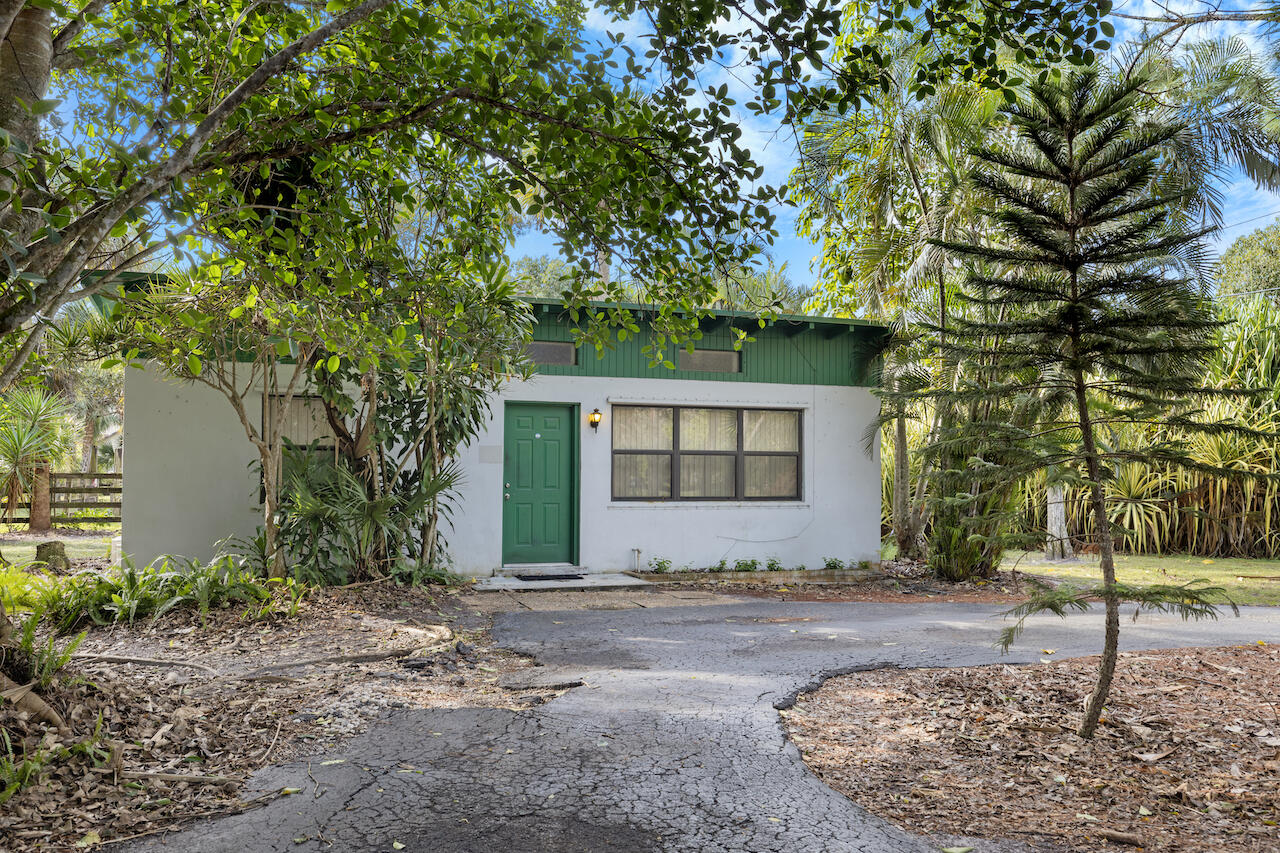 700 E Rambling Drive