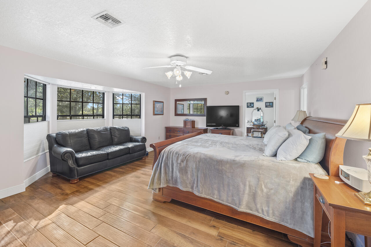 700 E Rambling Drive