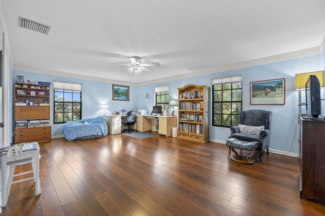 700 E Rambling Drive