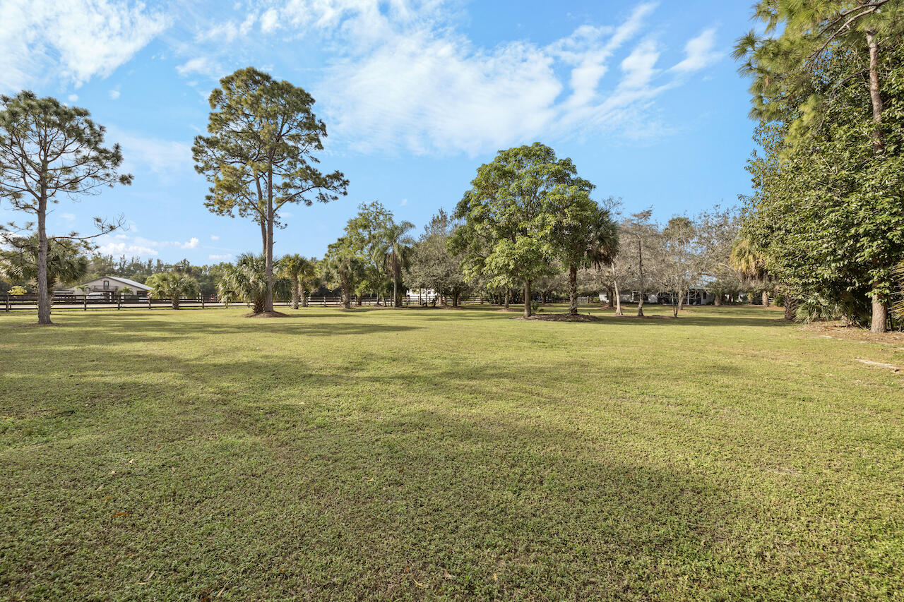700 E Rambling Drive