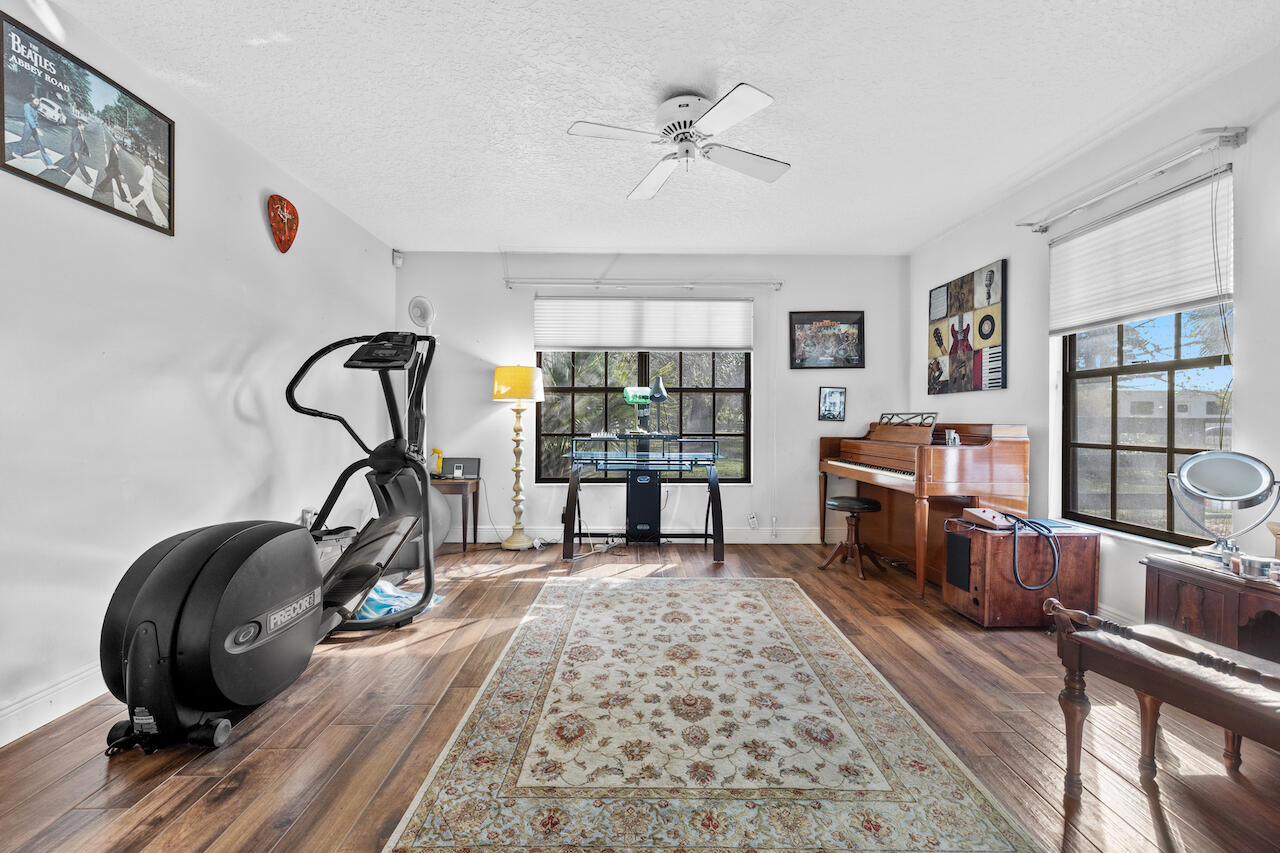 700 E Rambling Drive
