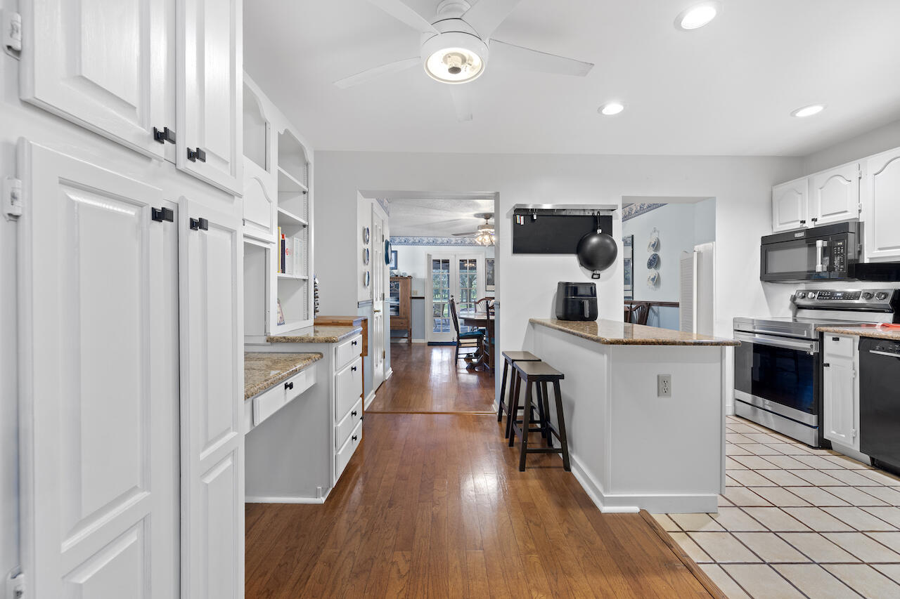 700 E Rambling Drive