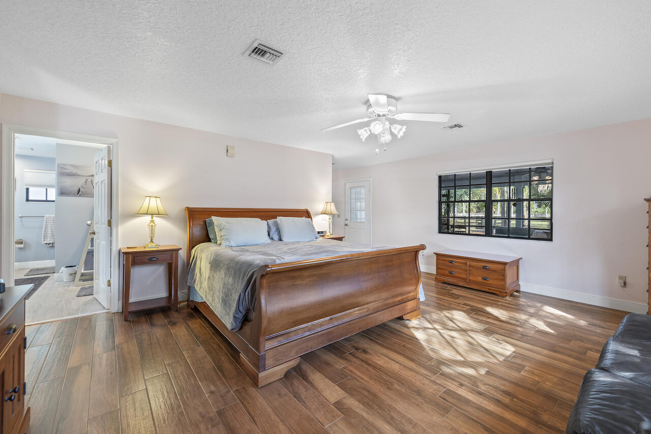 700 E Rambling Drive