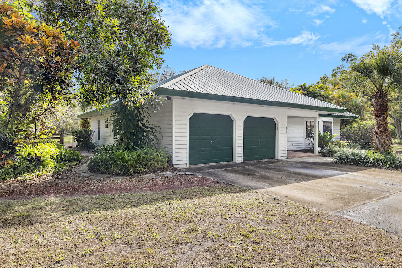 700 E Rambling Drive