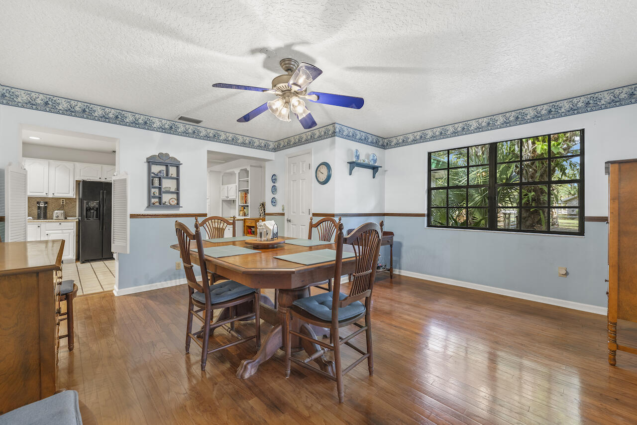 700 E Rambling Drive