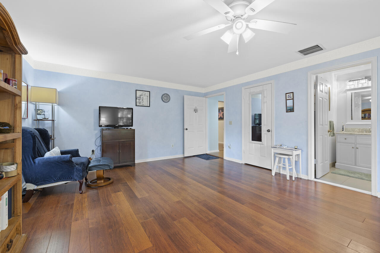 700 E Rambling Drive