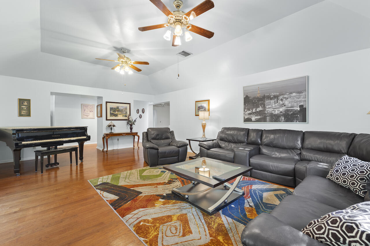 700 E Rambling Drive