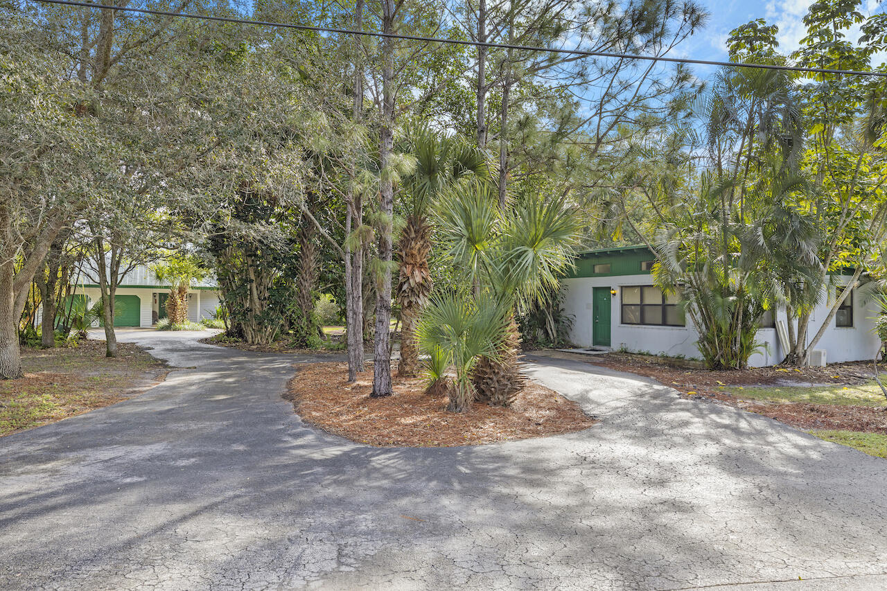 700 E Rambling Drive