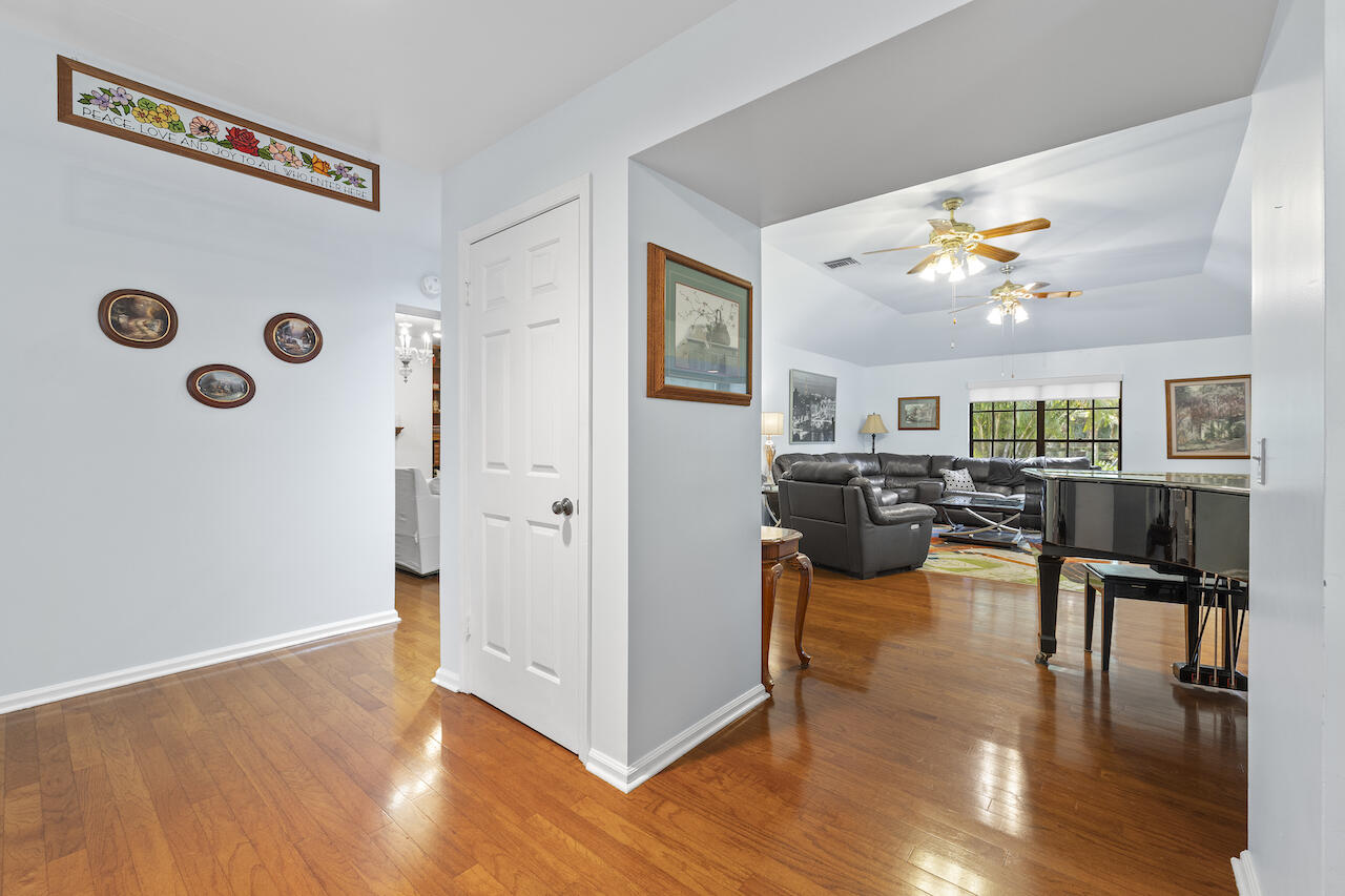 700 E Rambling Drive