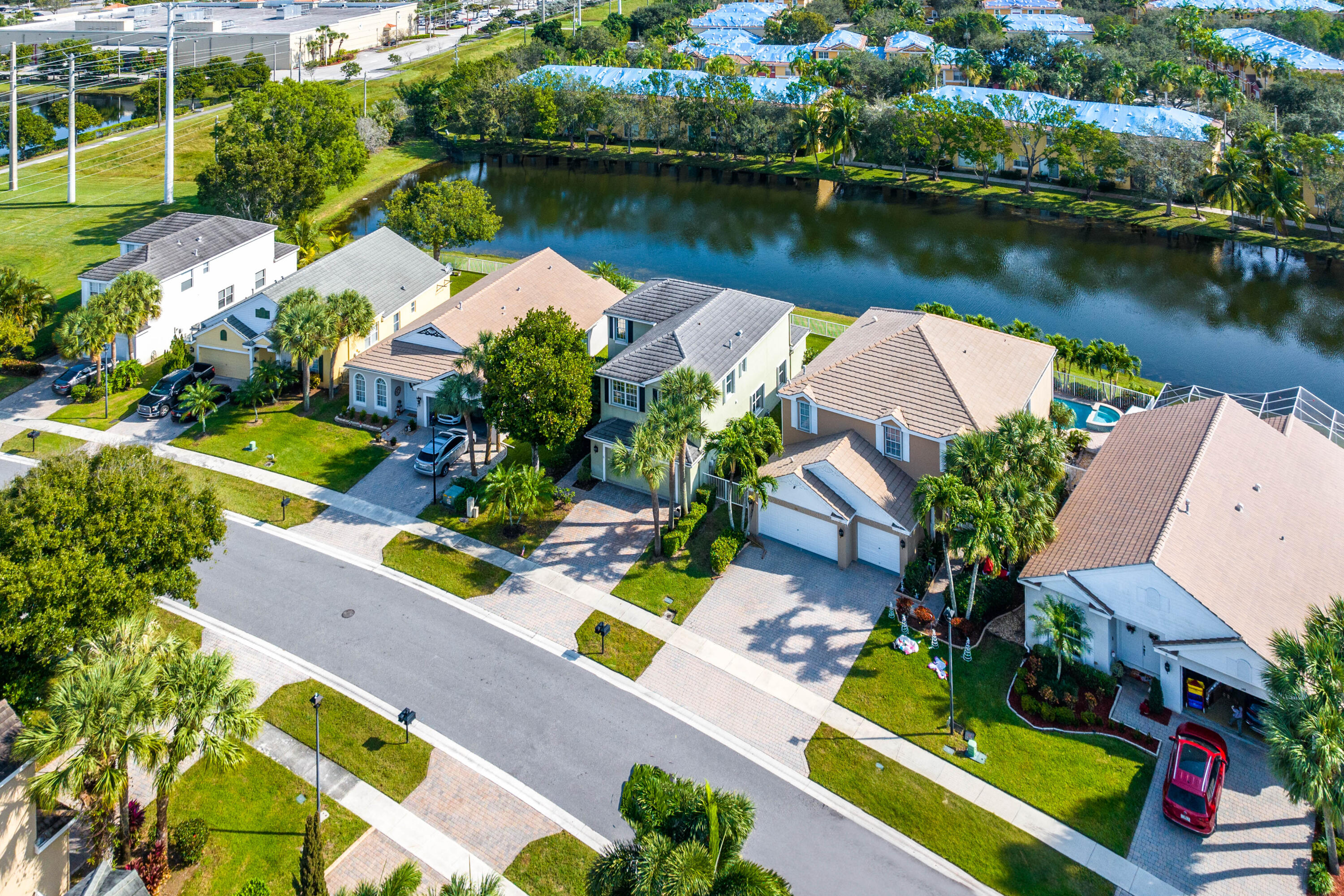 152 Kensington Way
