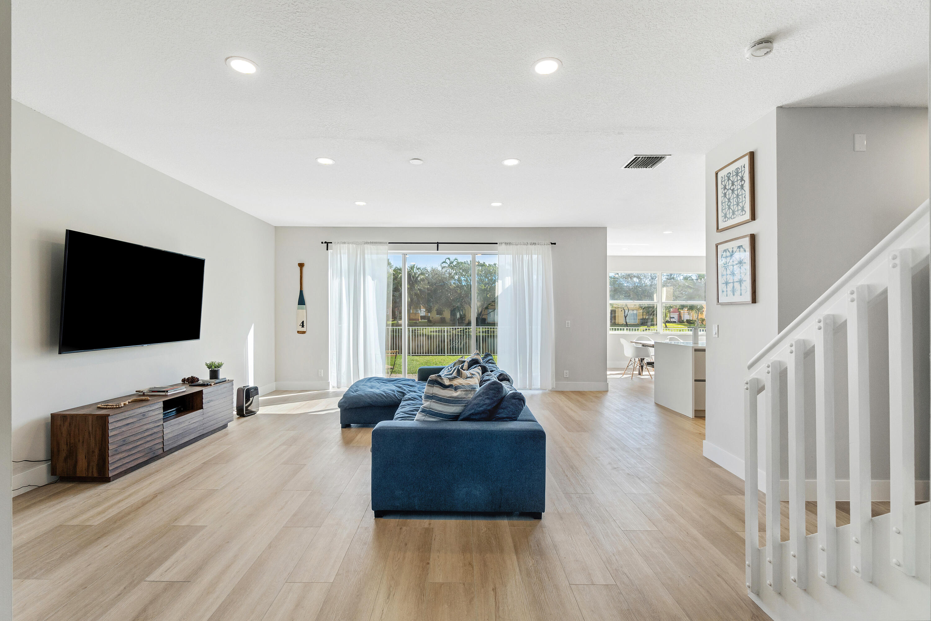 152 Kensington Way