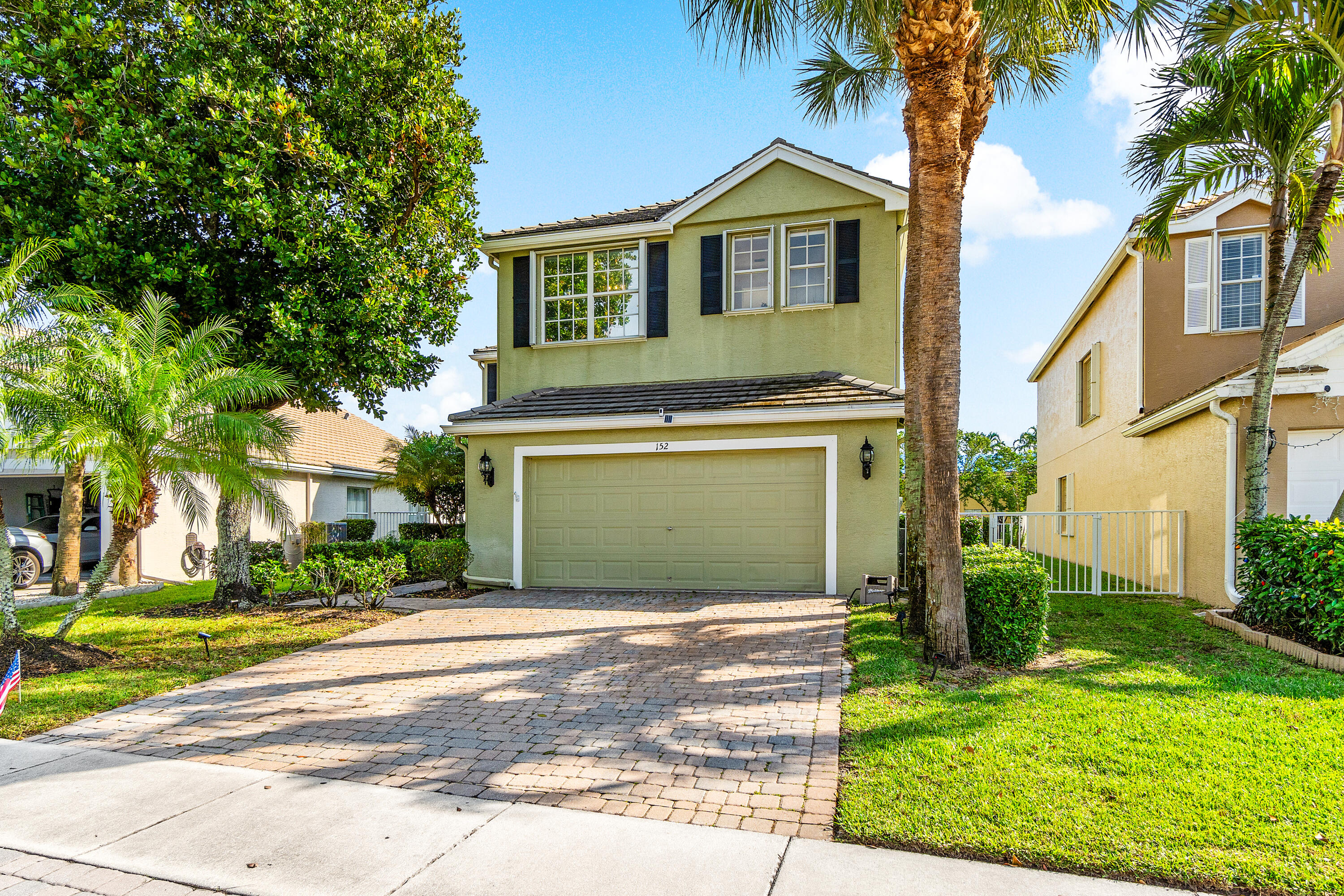 152 Kensington Way
