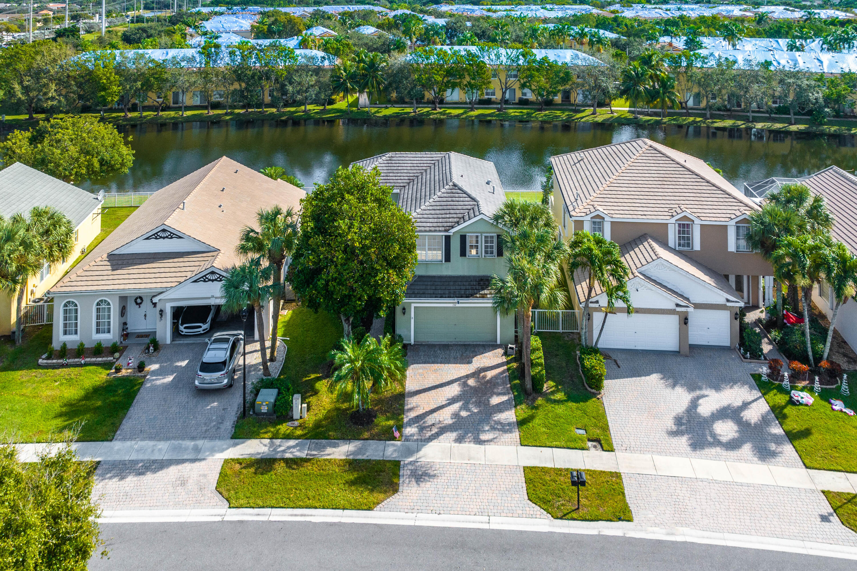 152 Kensington Way