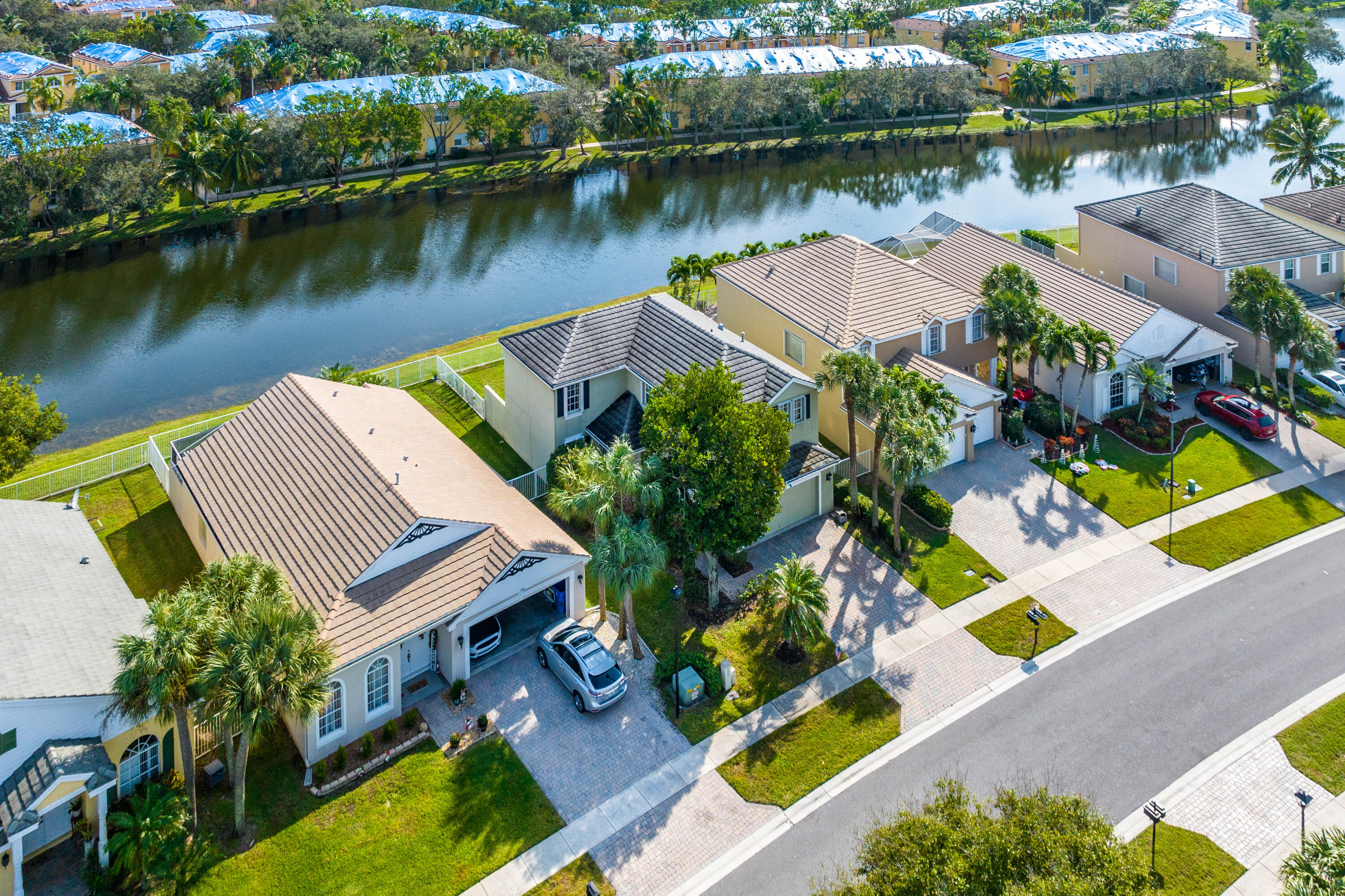 152 Kensington Way