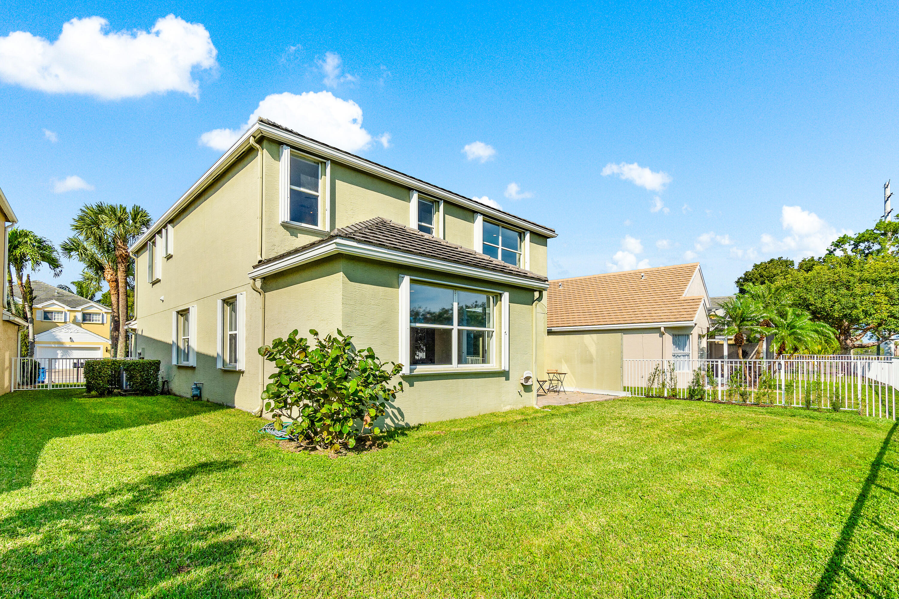 152 Kensington Way