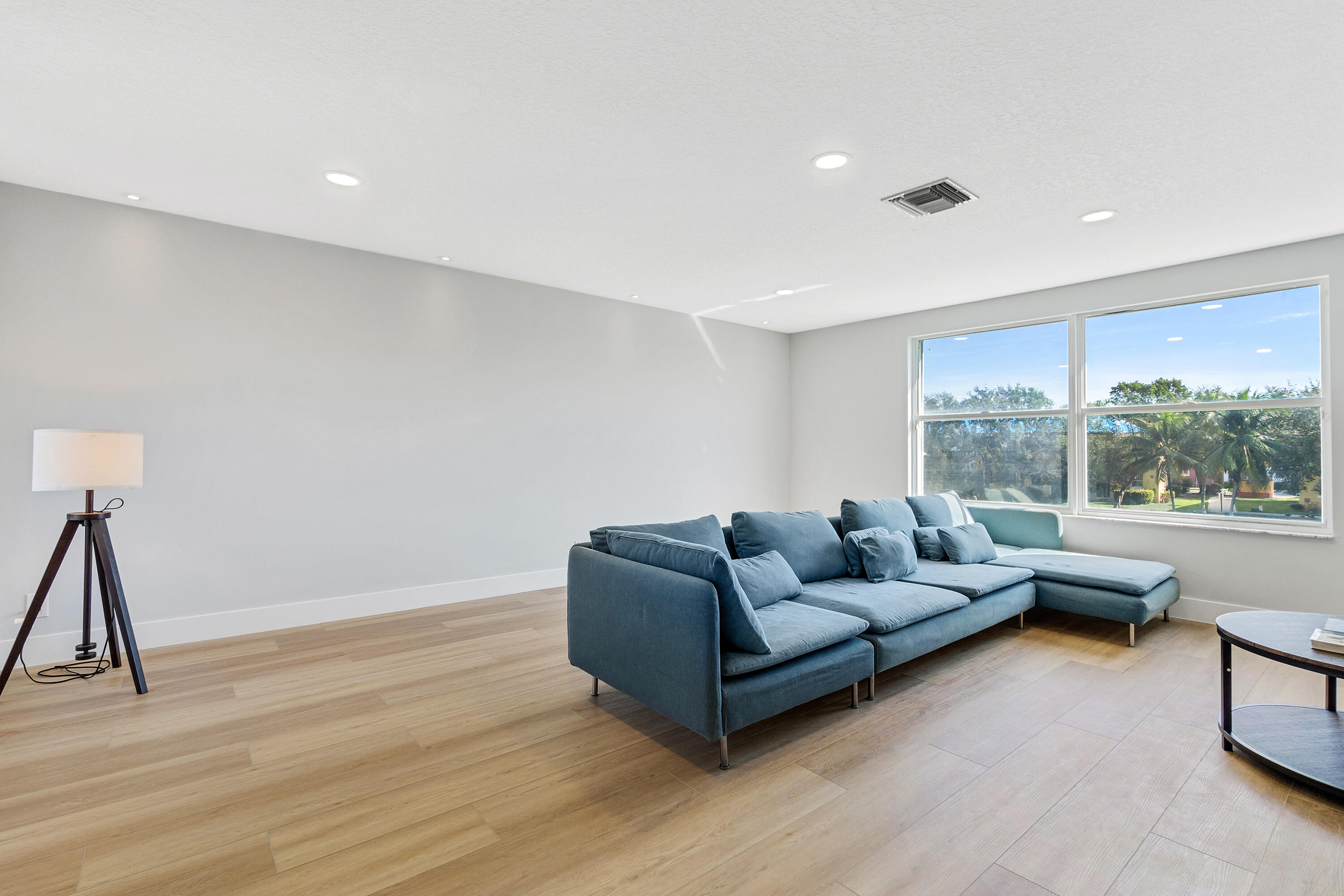 152 Kensington Way