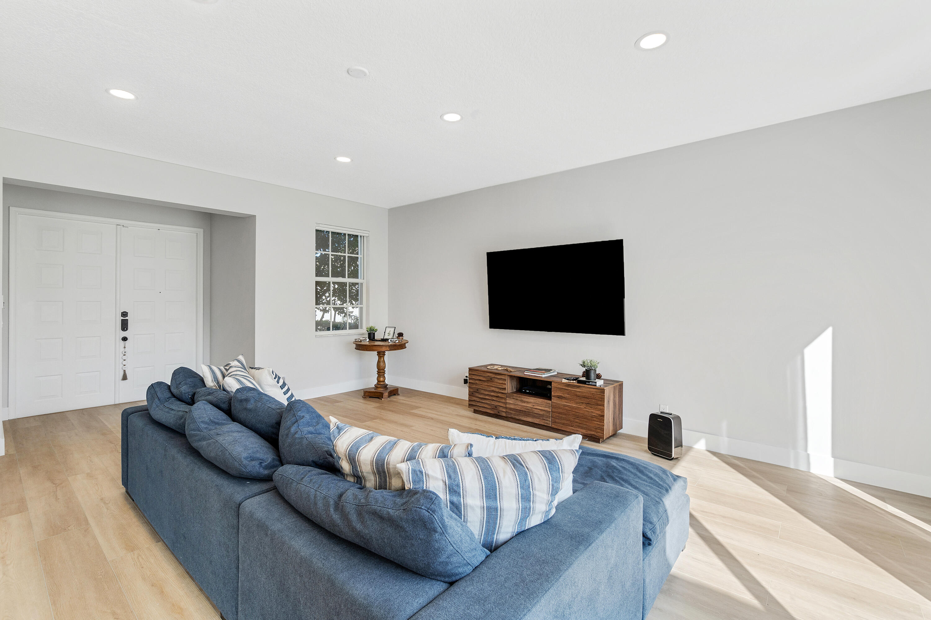 152 Kensington Way
