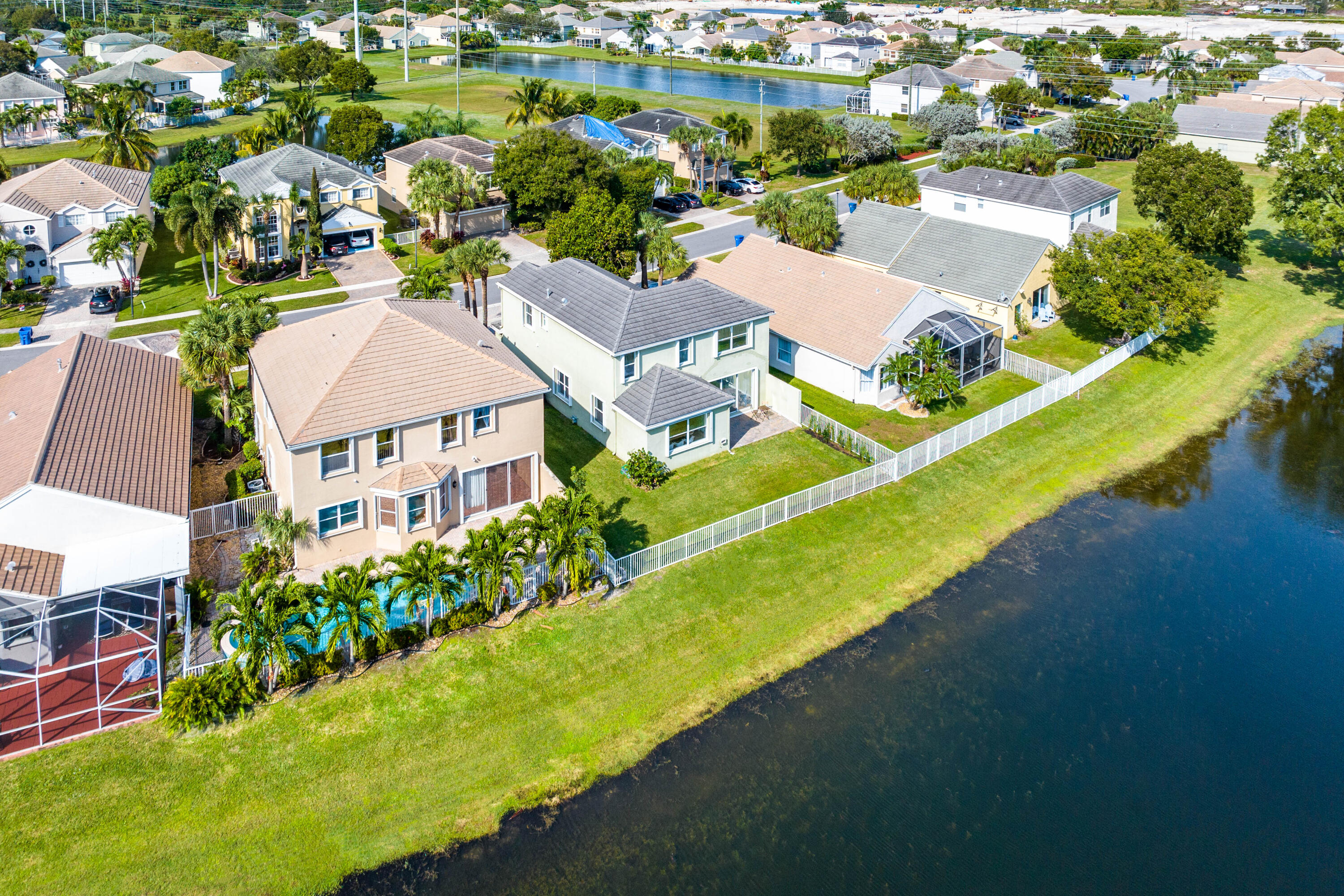 152 Kensington Way