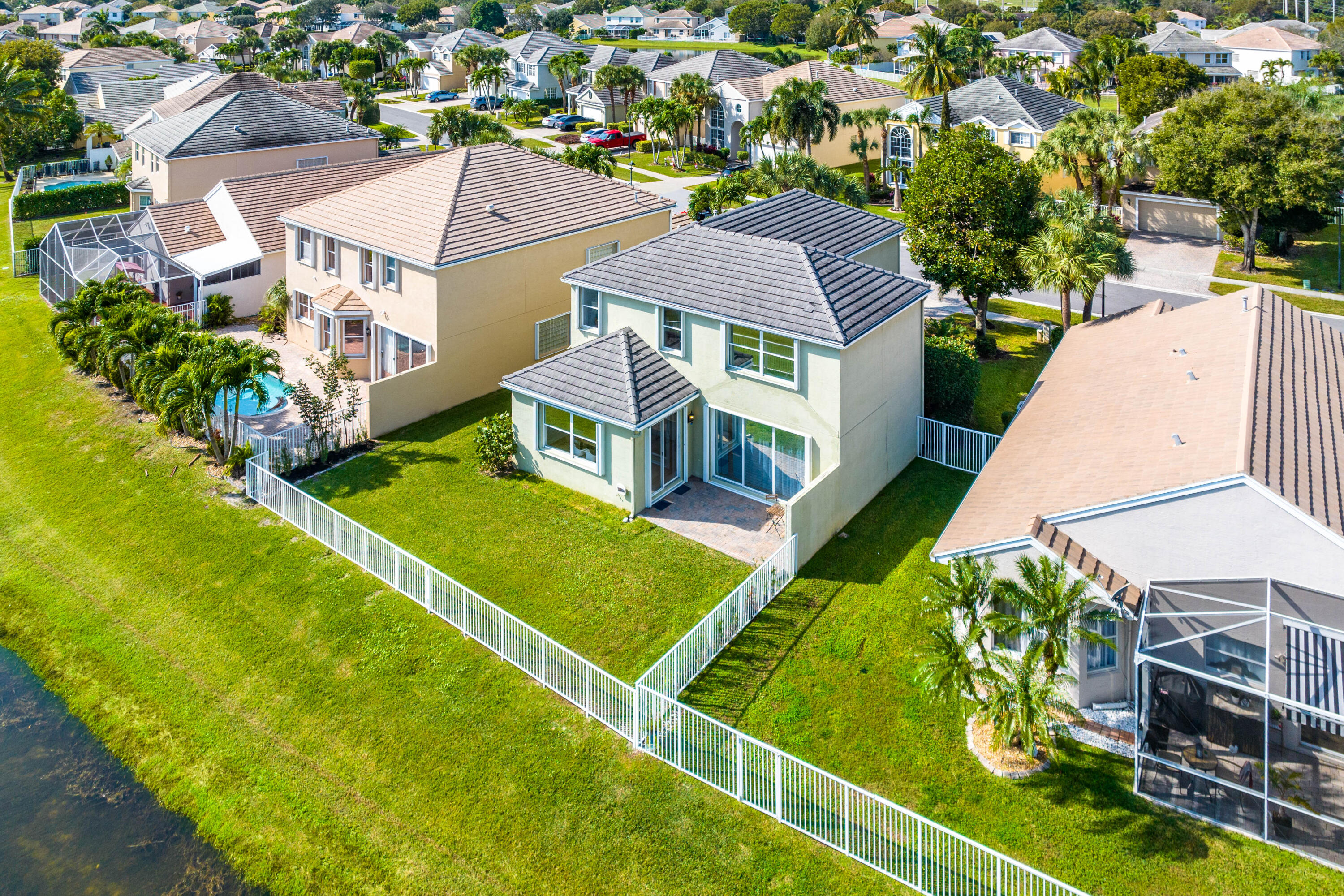 152 Kensington Way