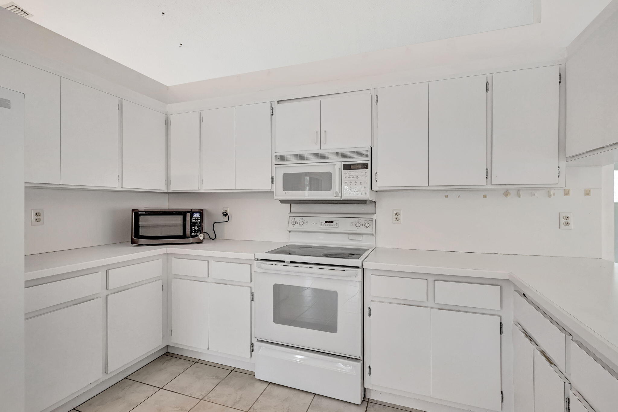 2198 Amesbury Circle