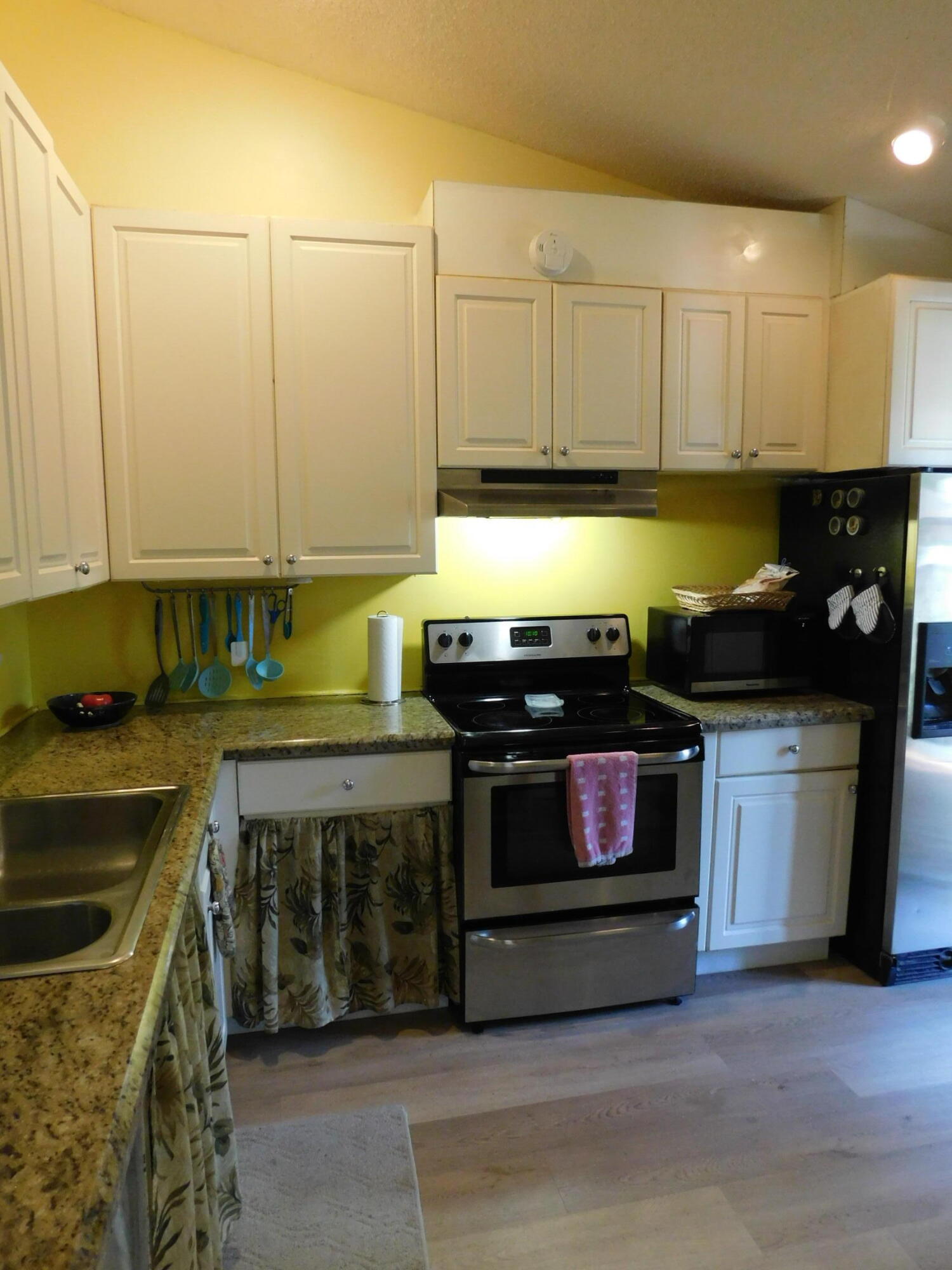 454 Knollwood Court