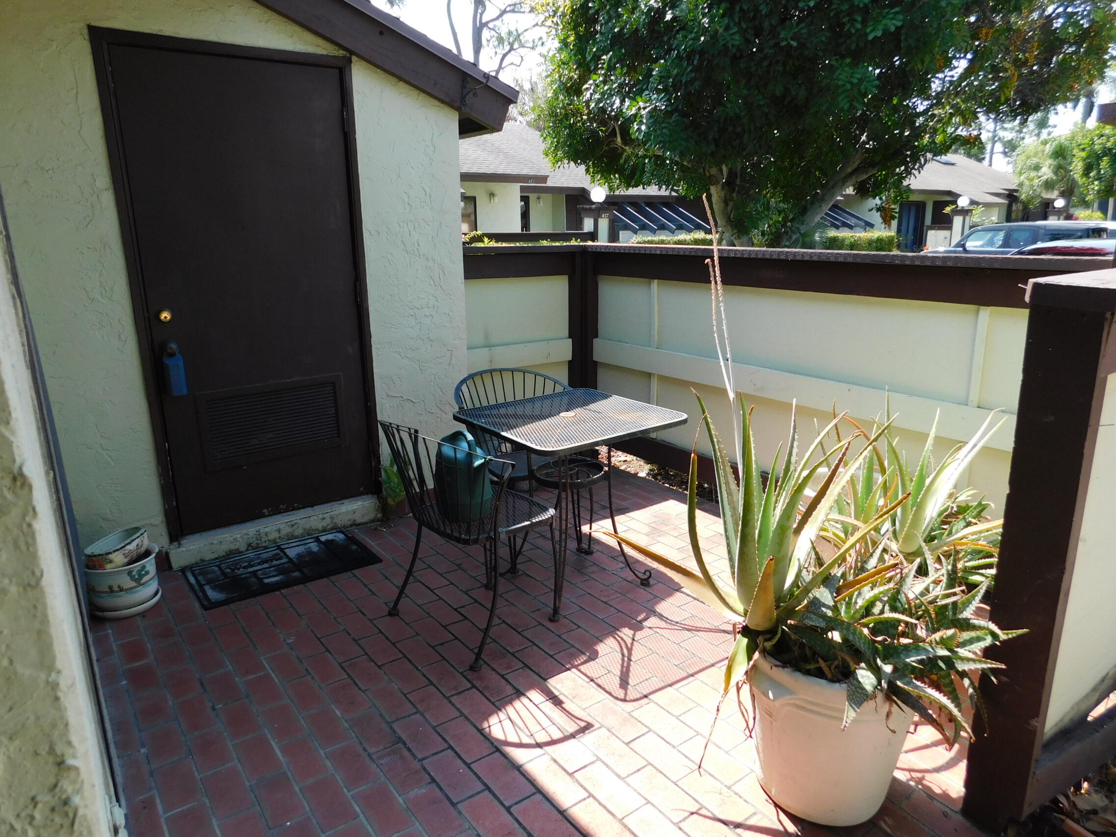 454 Knollwood Court