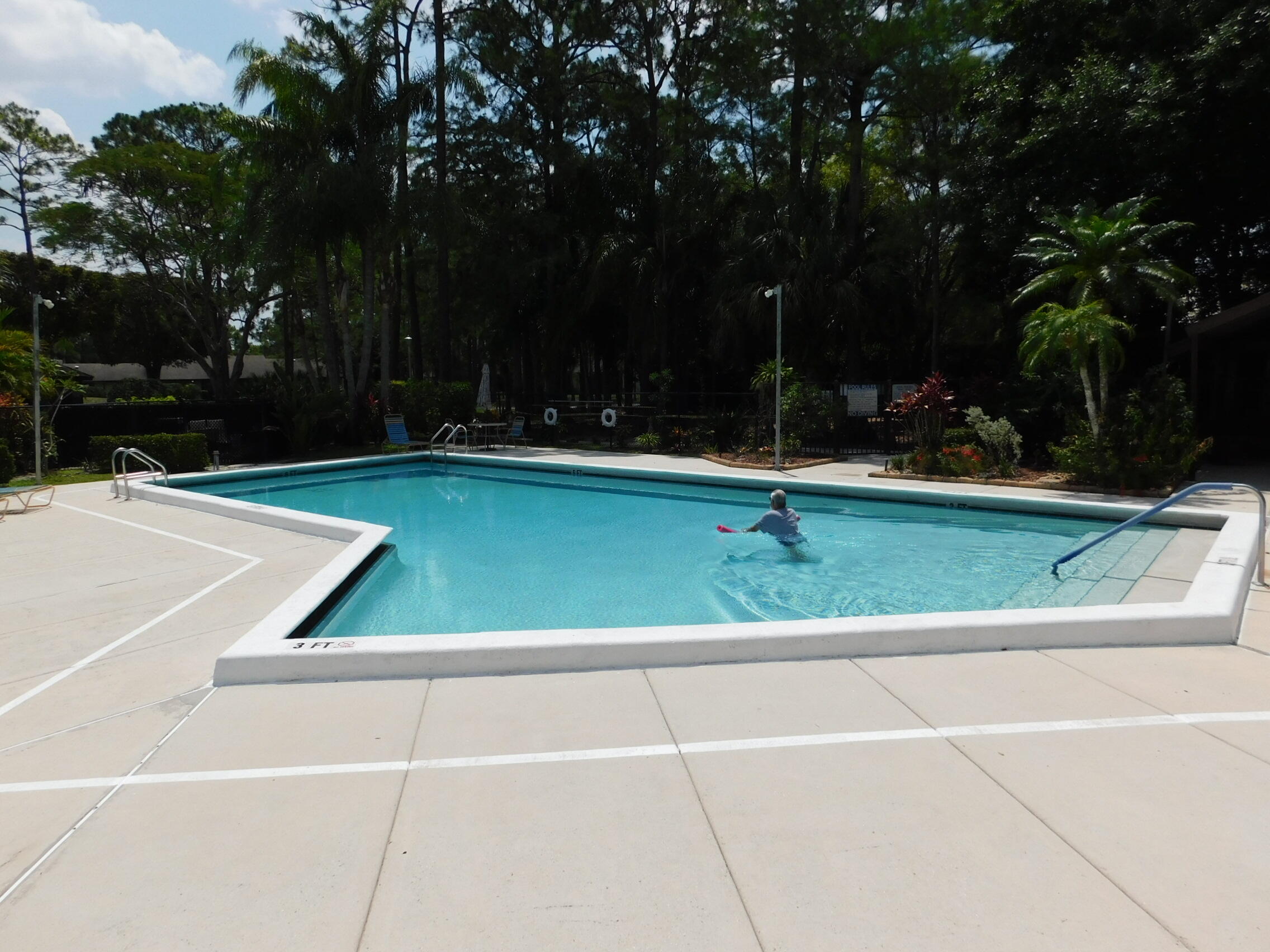 454 Knollwood Court