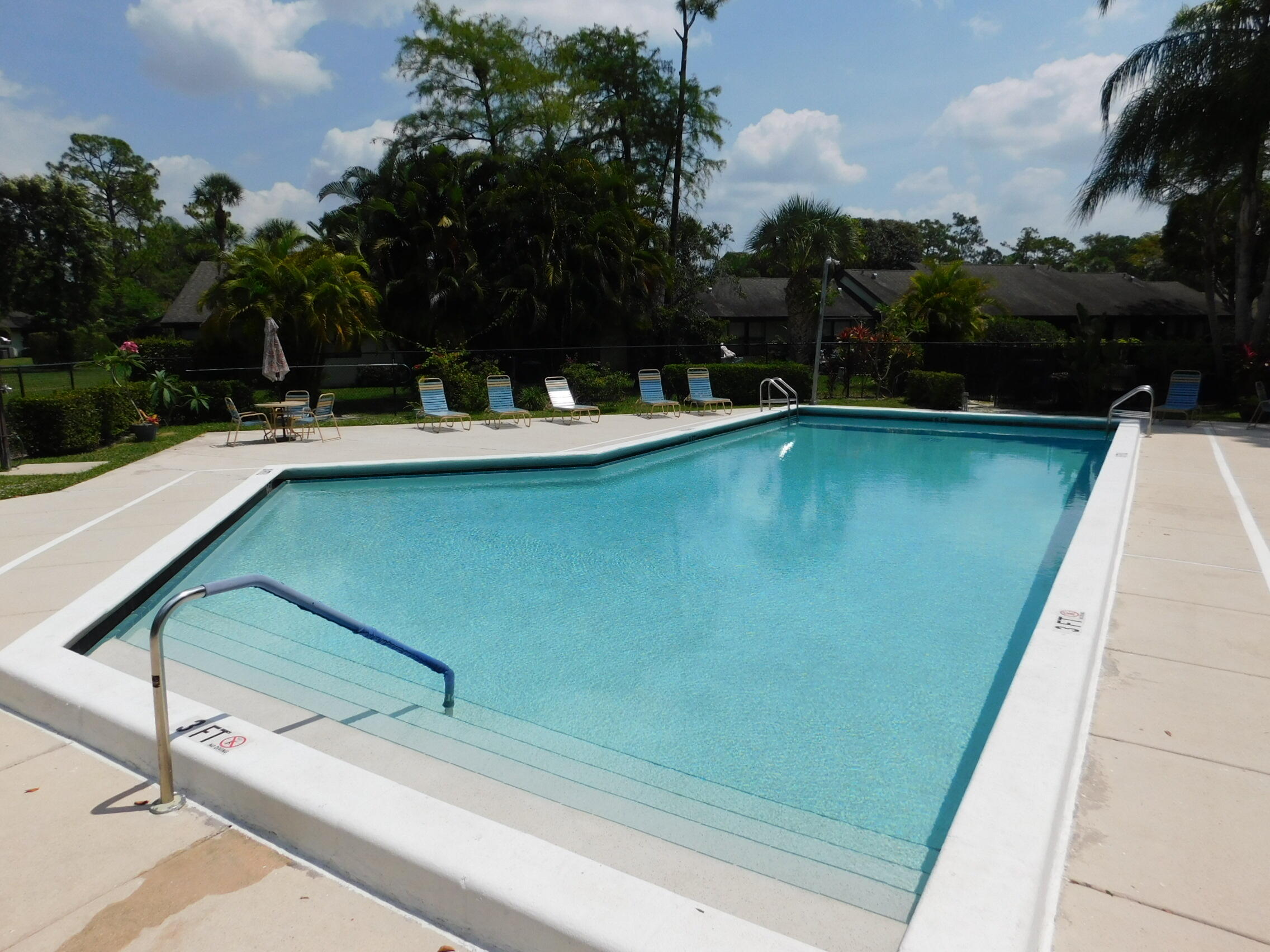 454 Knollwood Court