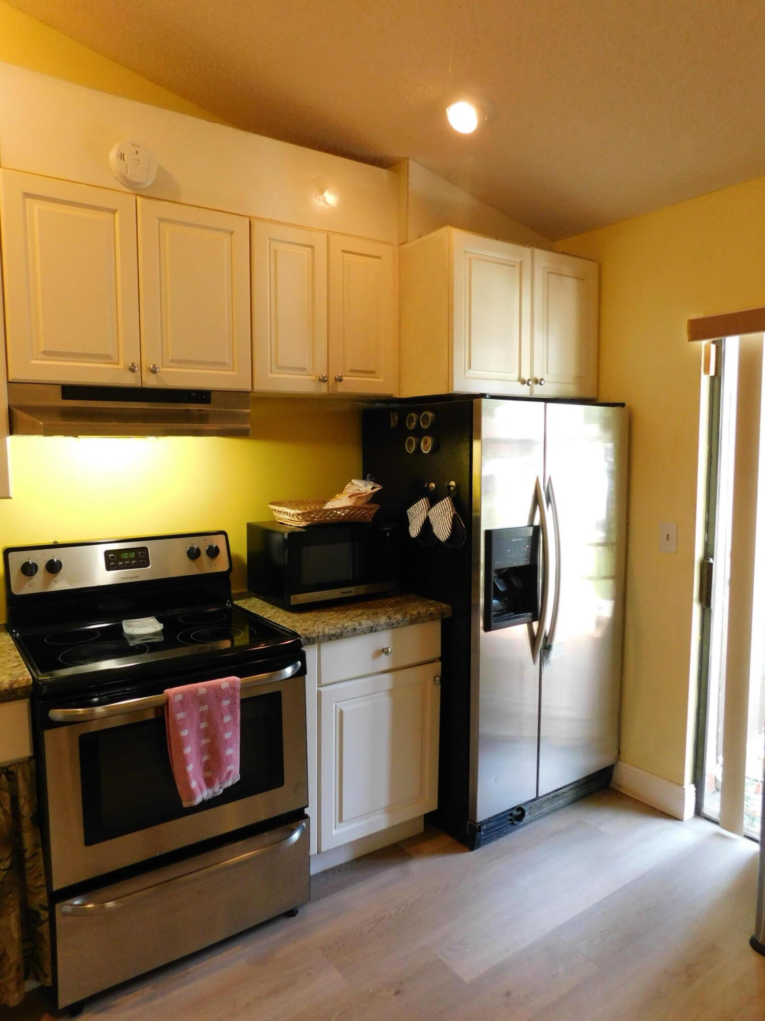 454 Knollwood Court