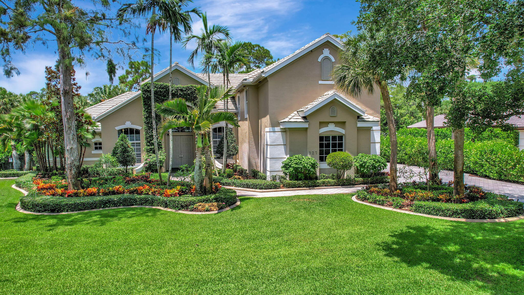 827 Forest Glen Lane