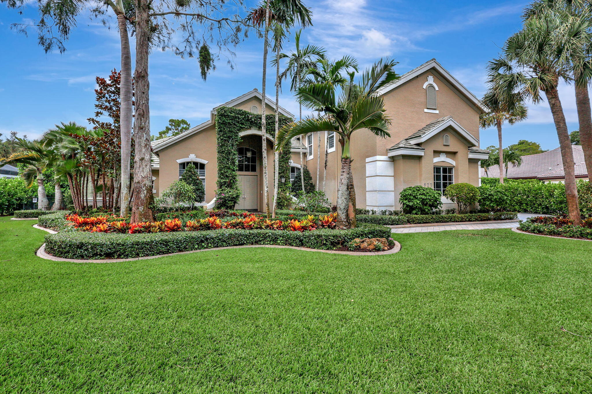 827 Forest Glen Lane