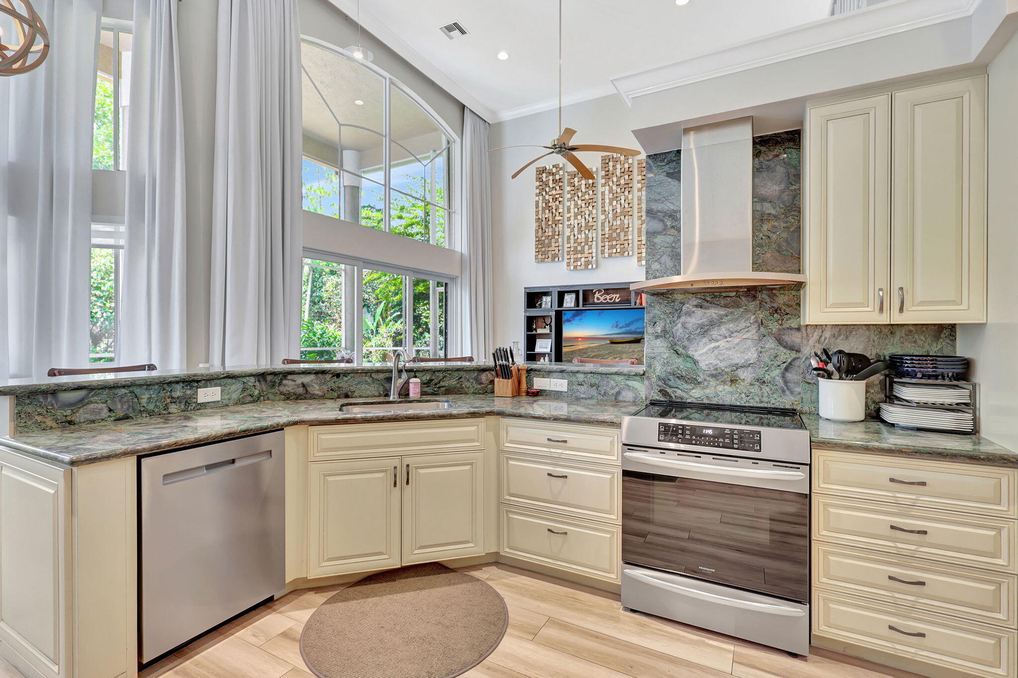 827 Forest Glen Lane