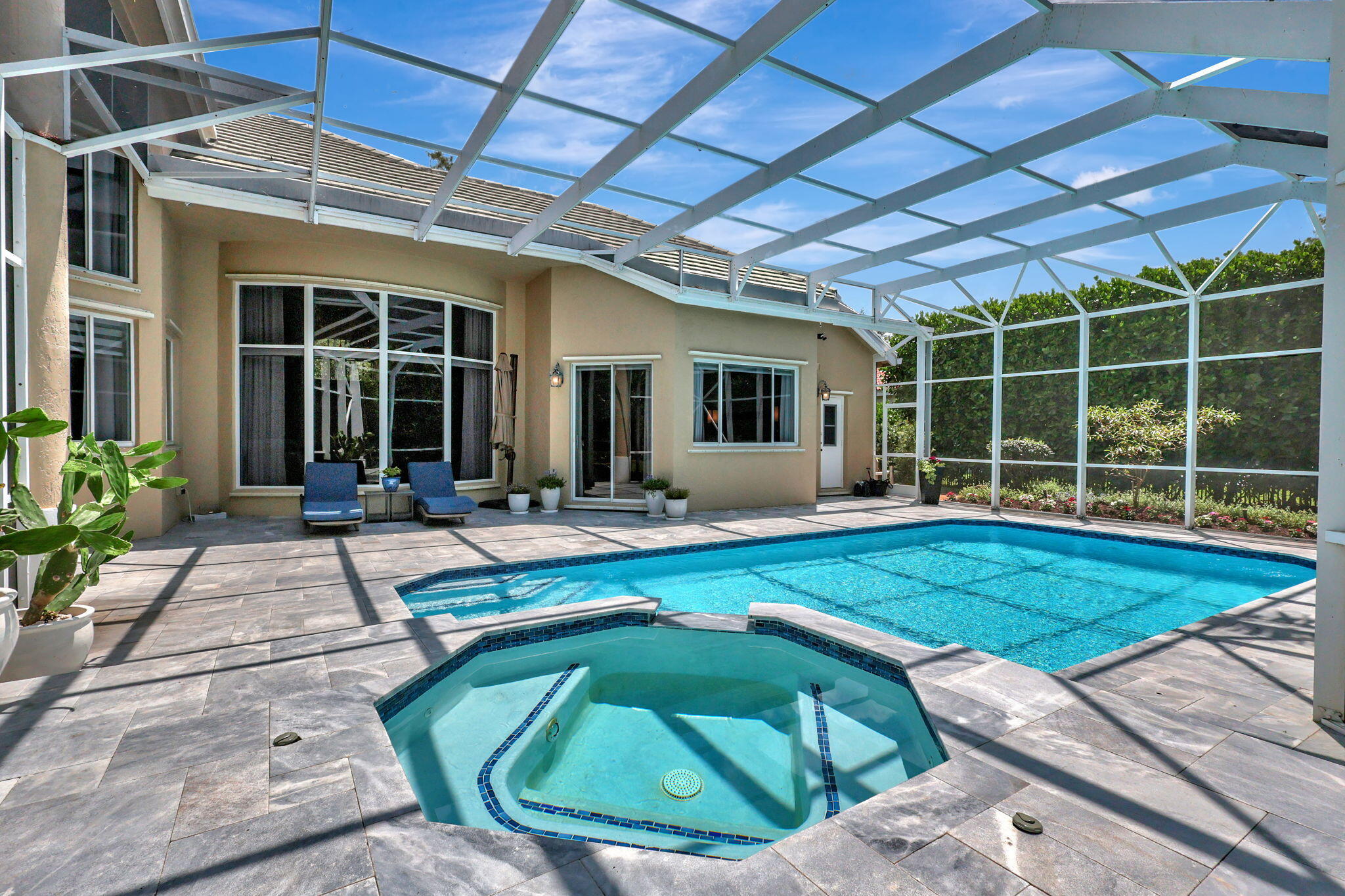 827 Forest Glen Lane