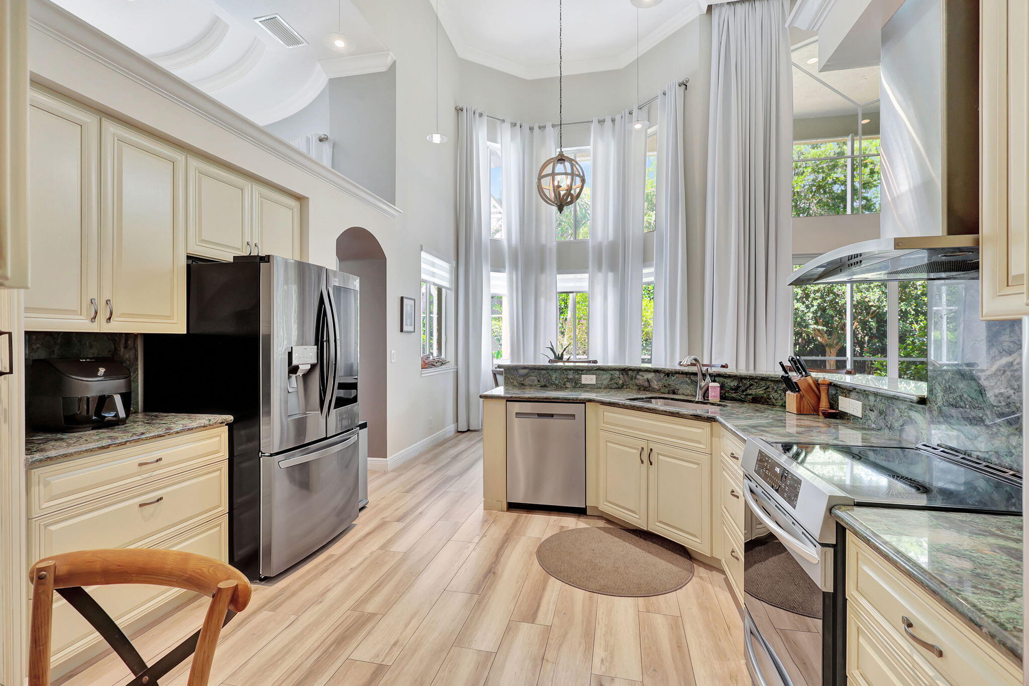 827 Forest Glen Lane