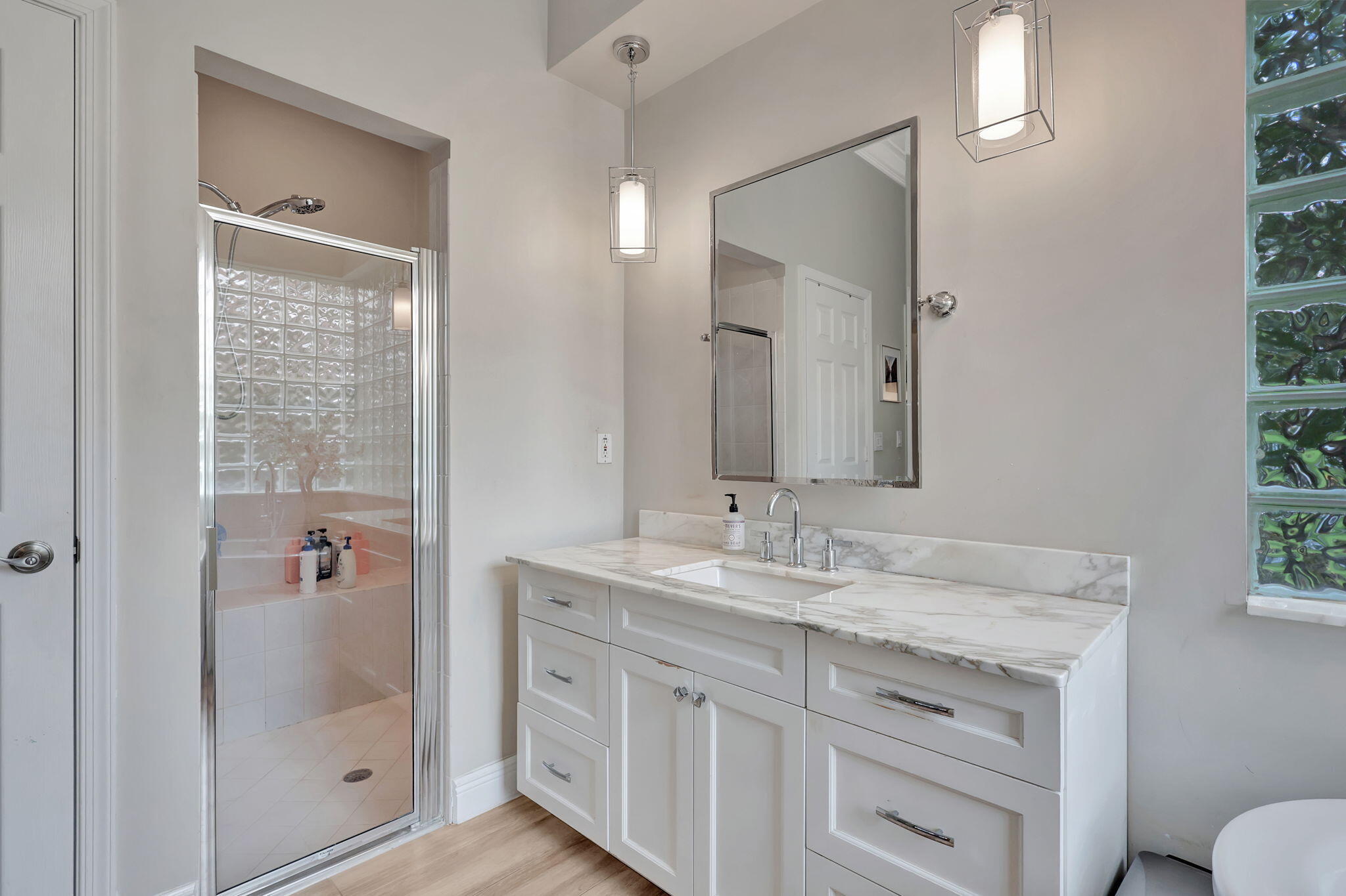 827 Forest Glen Lane
