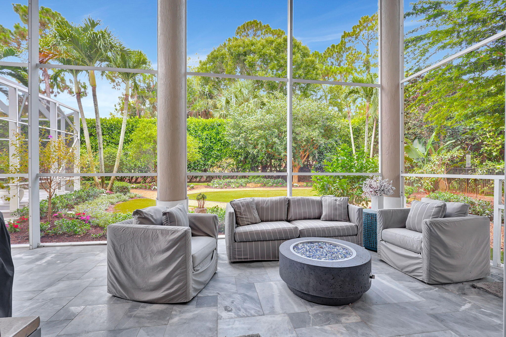 827 Forest Glen Lane