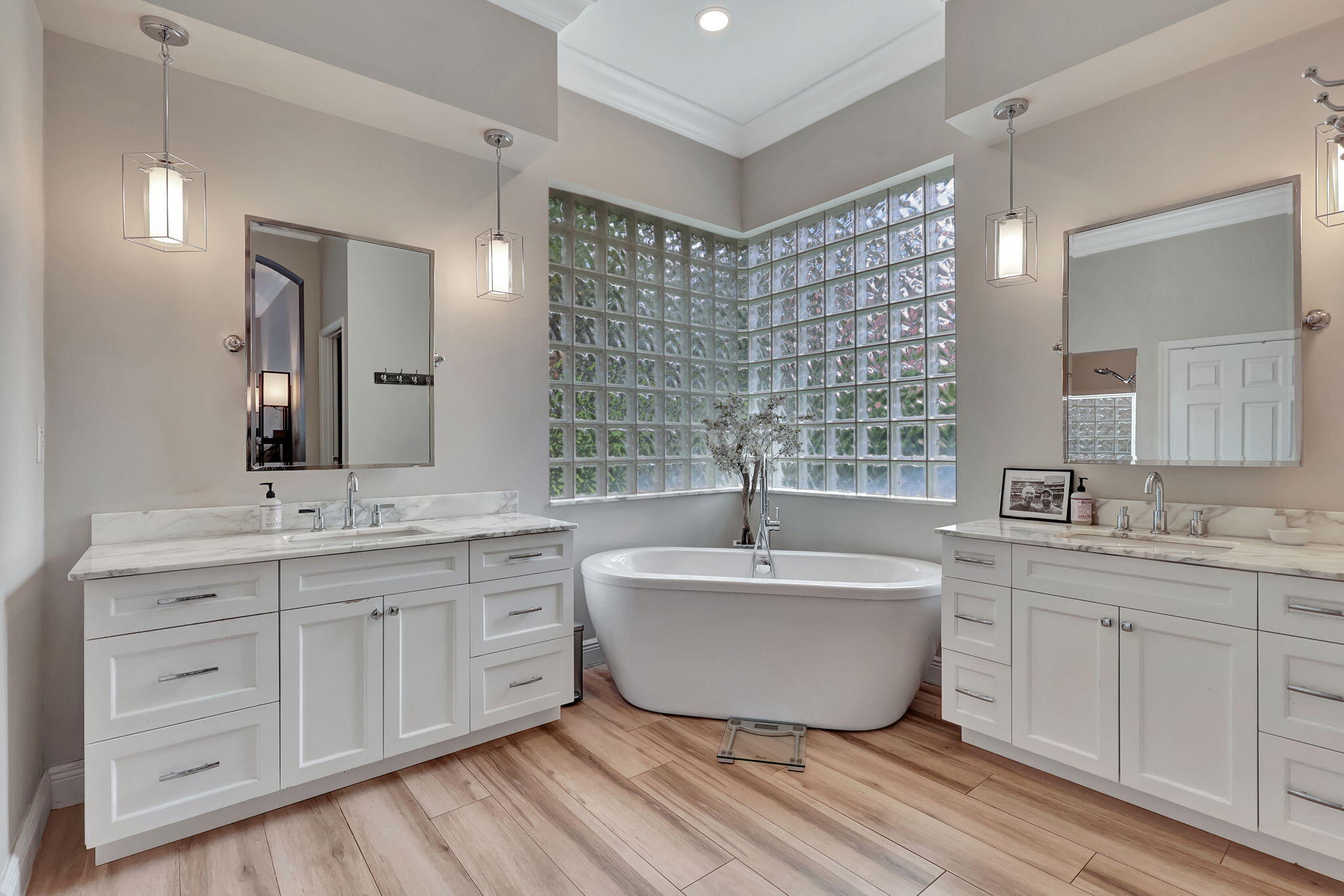 827 Forest Glen Lane
