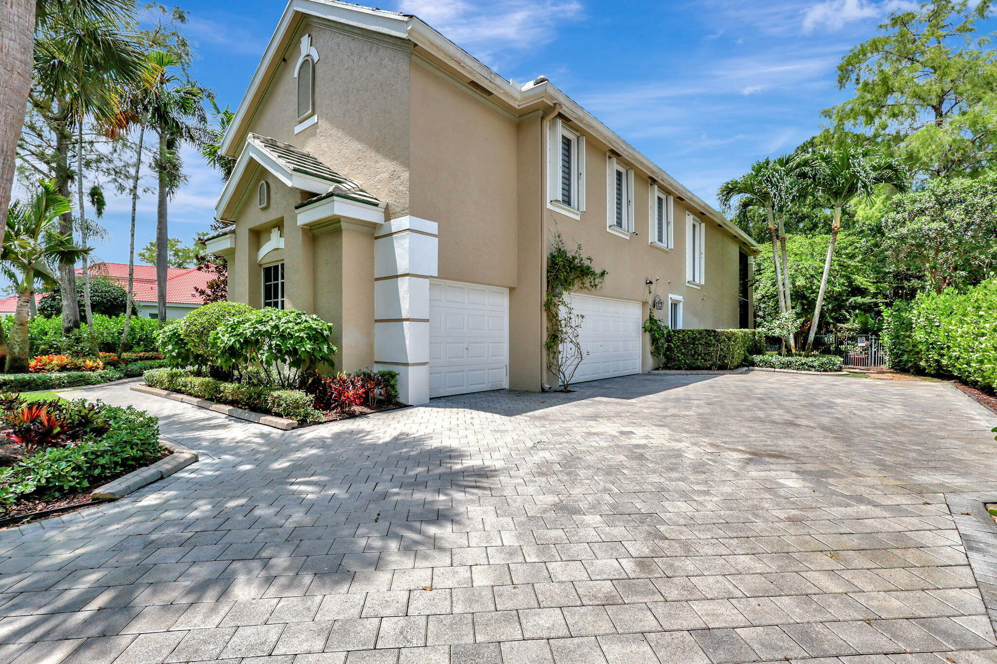 827 Forest Glen Lane
