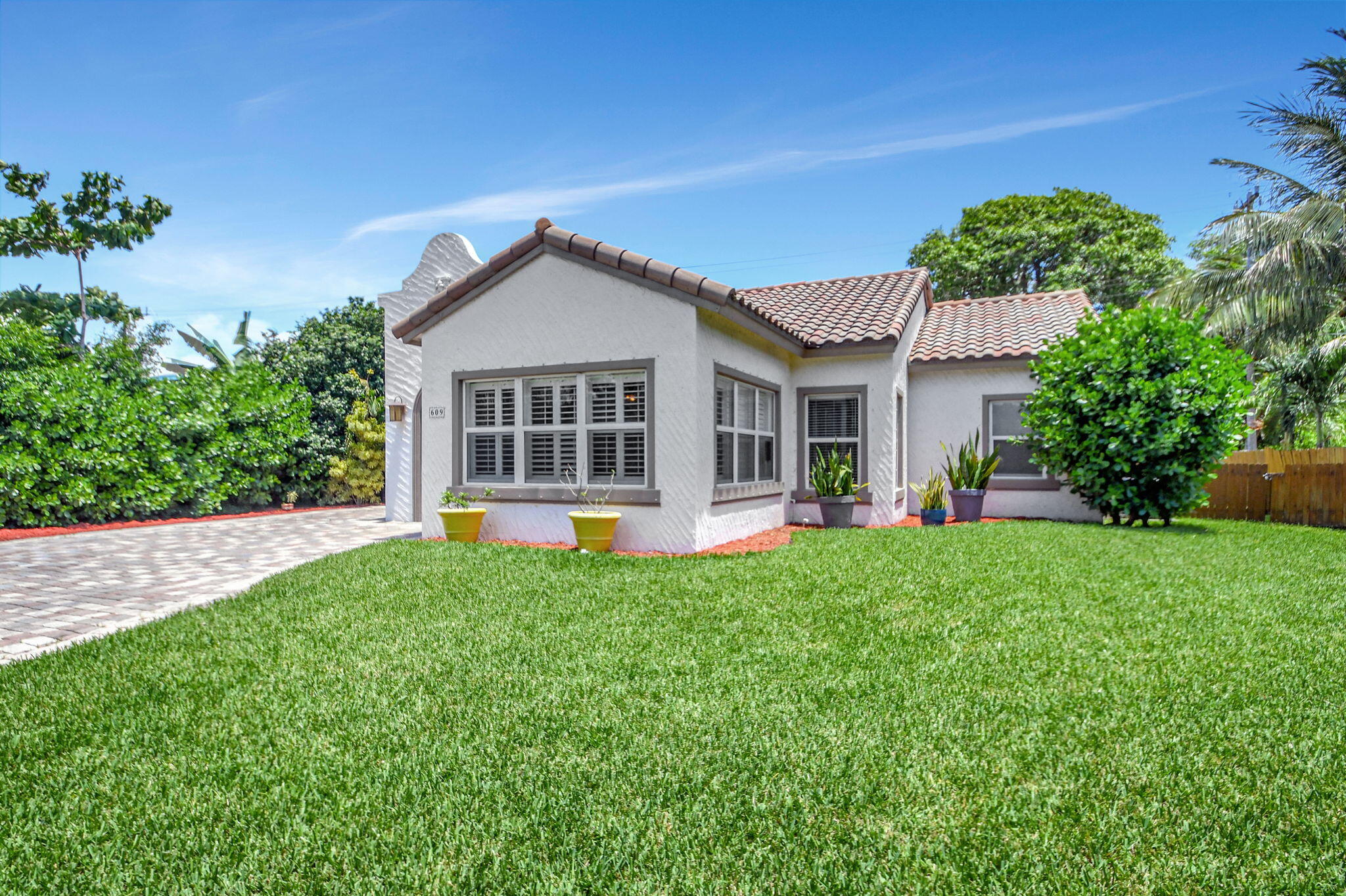 609 Avenida Hermosa