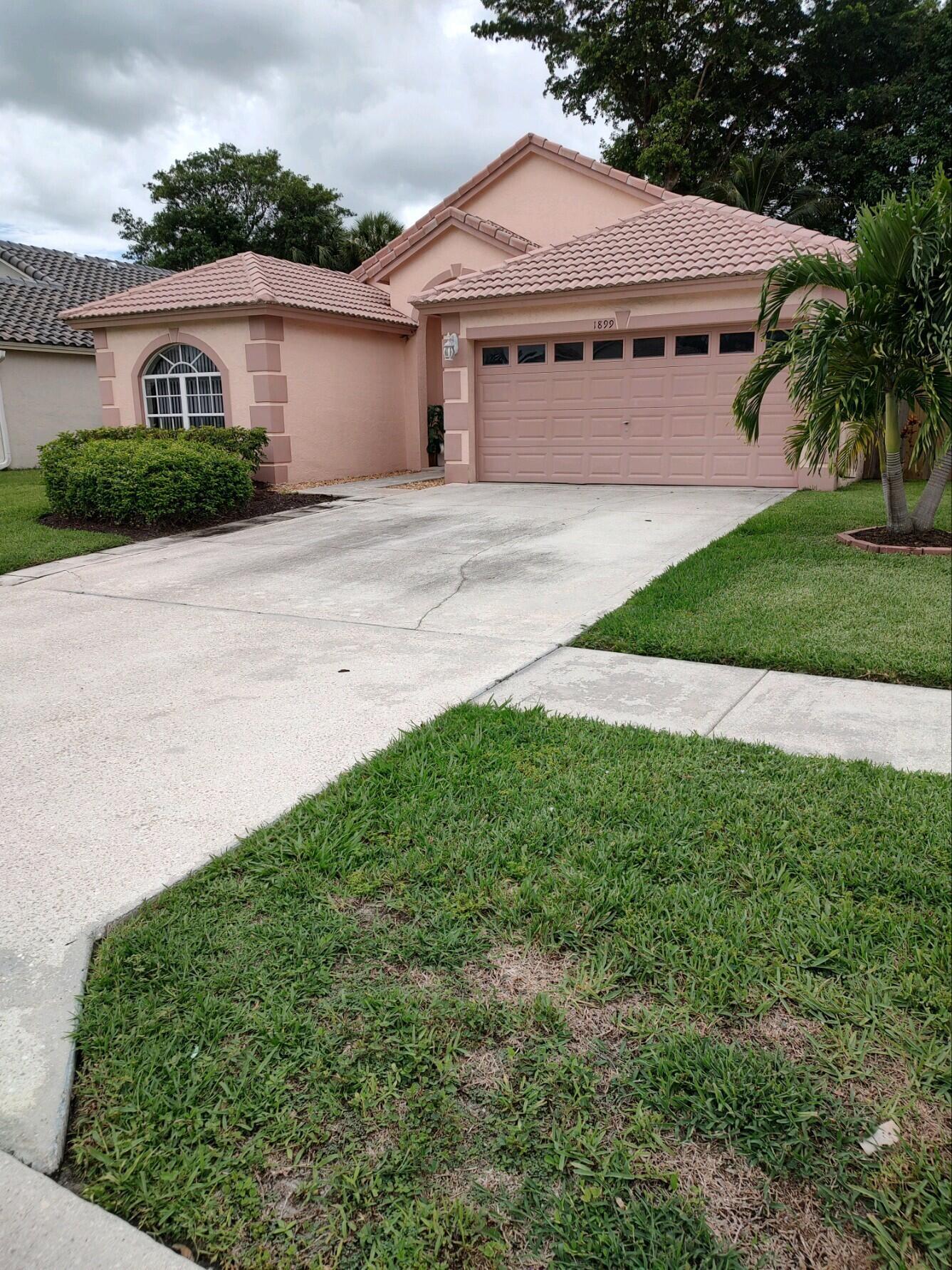 1899 Oak Berry Circle