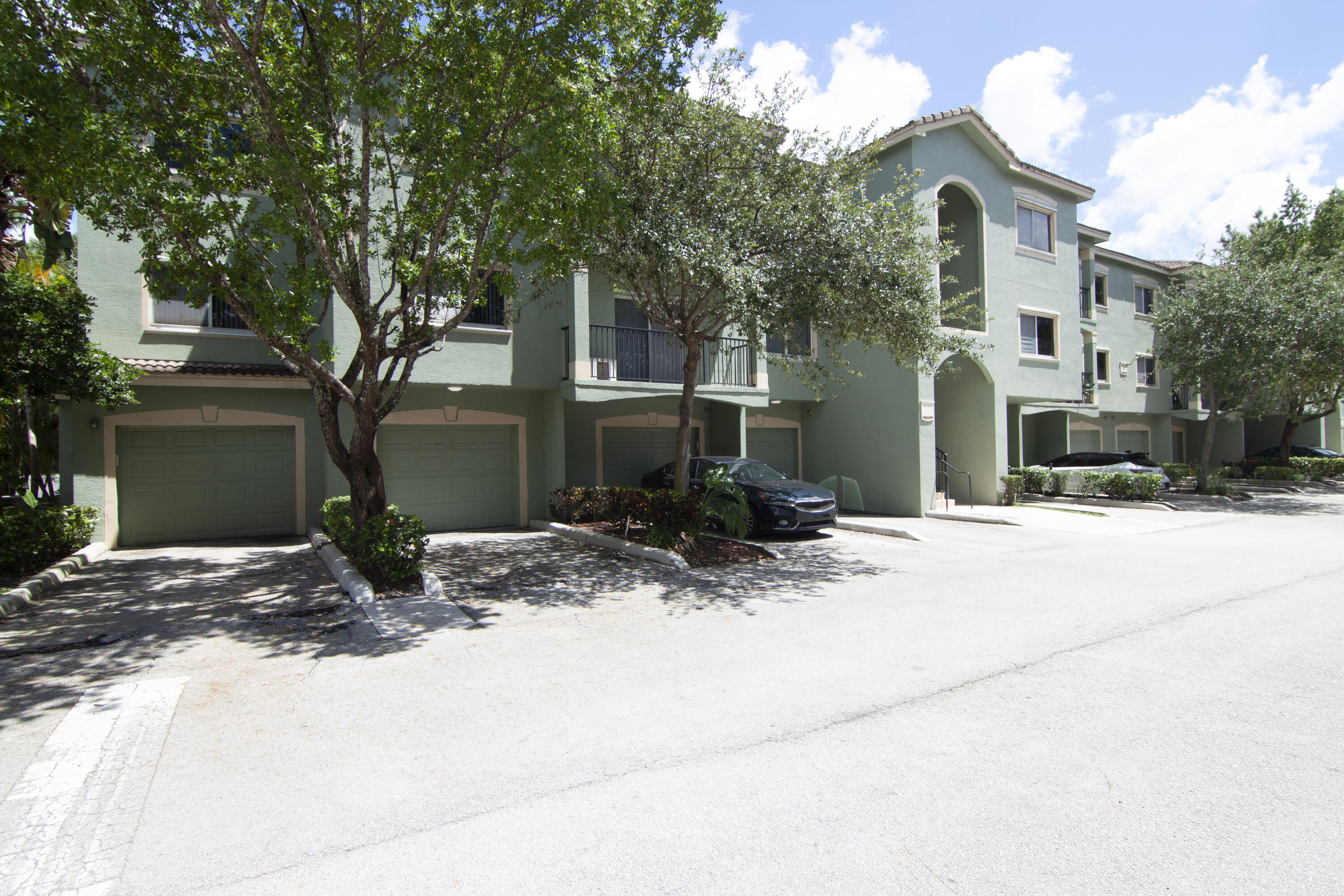 360 Crestwood Circle 202