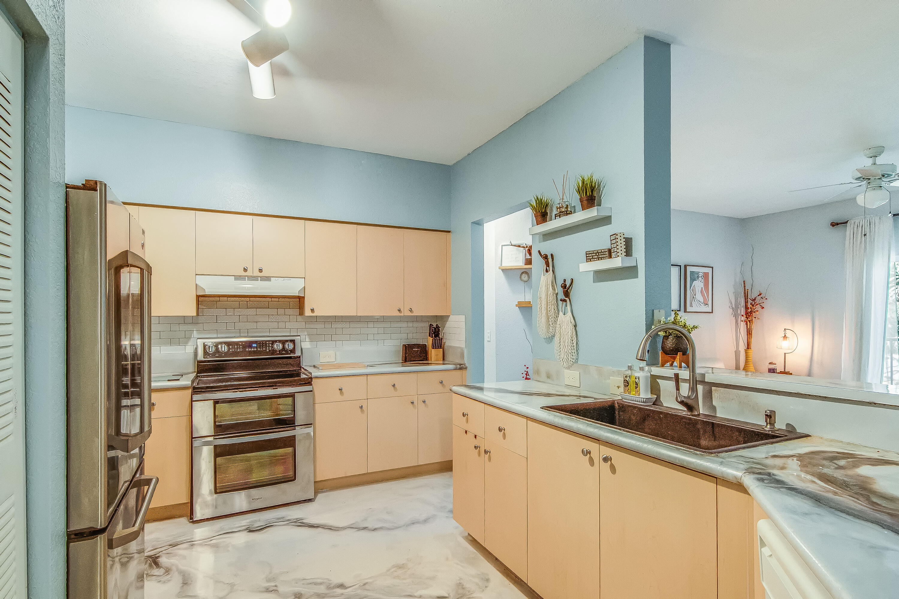 360 Crestwood Circle 202