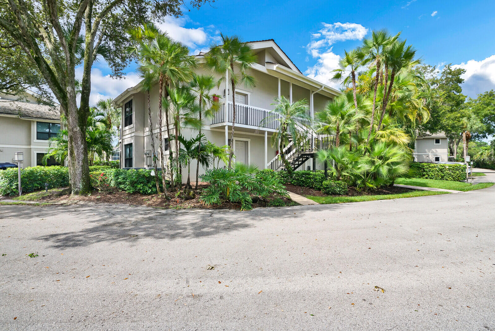 11863 Wimbledon Circle 422