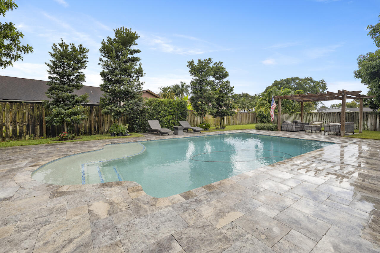 1145 Hickory Trail