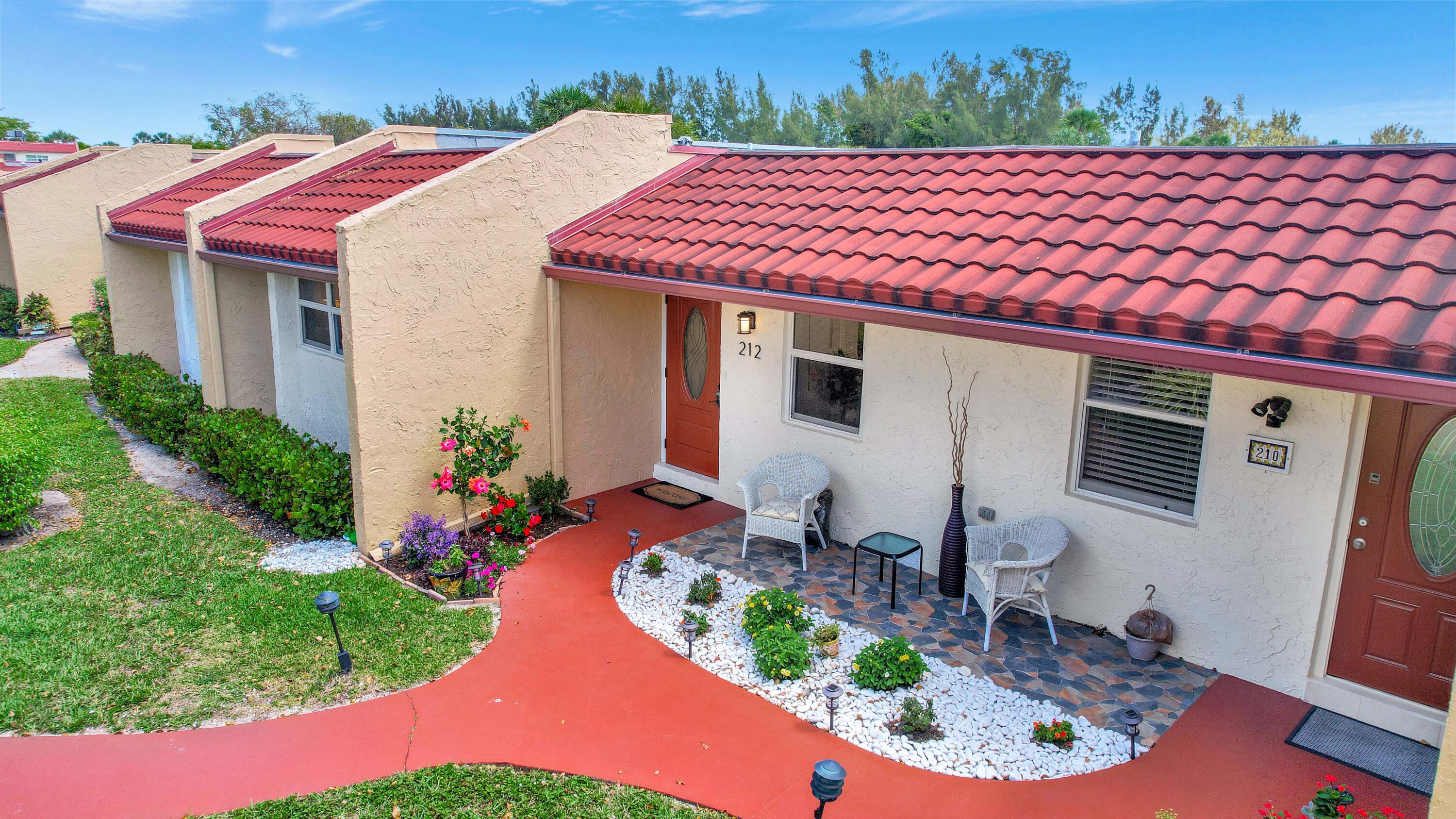 212 Lake Helen Drive 212