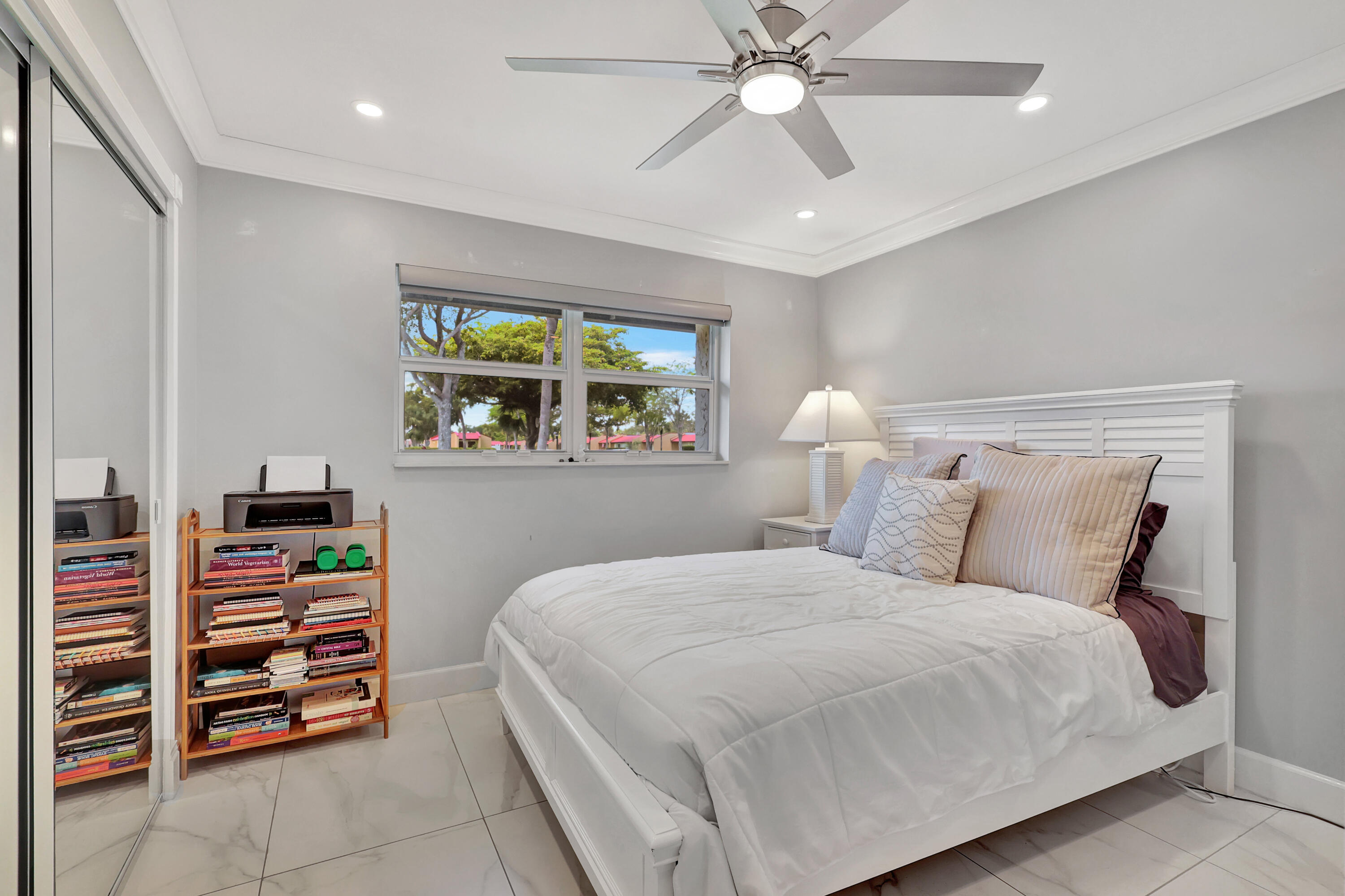 212 Lake Helen Drive 212