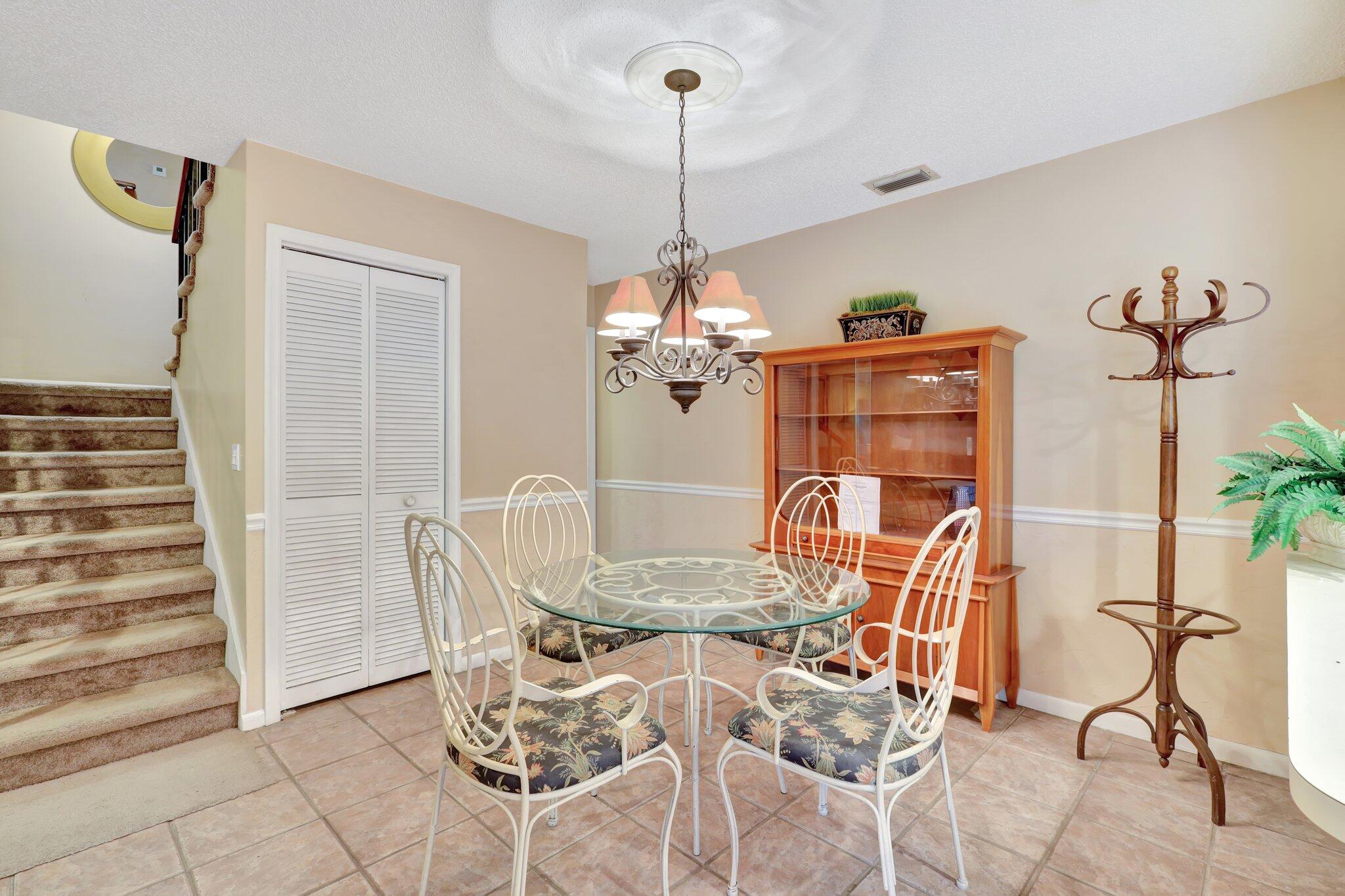 1558 Shaker Circle