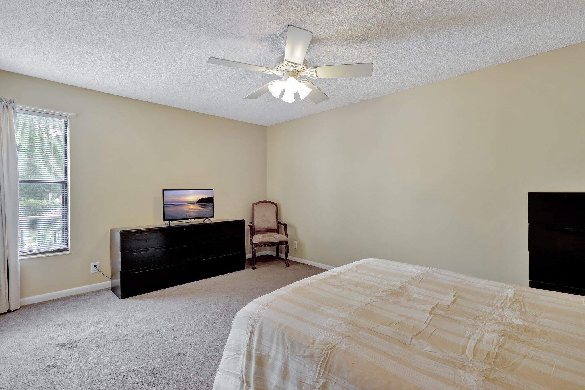 1558 Shaker Circle